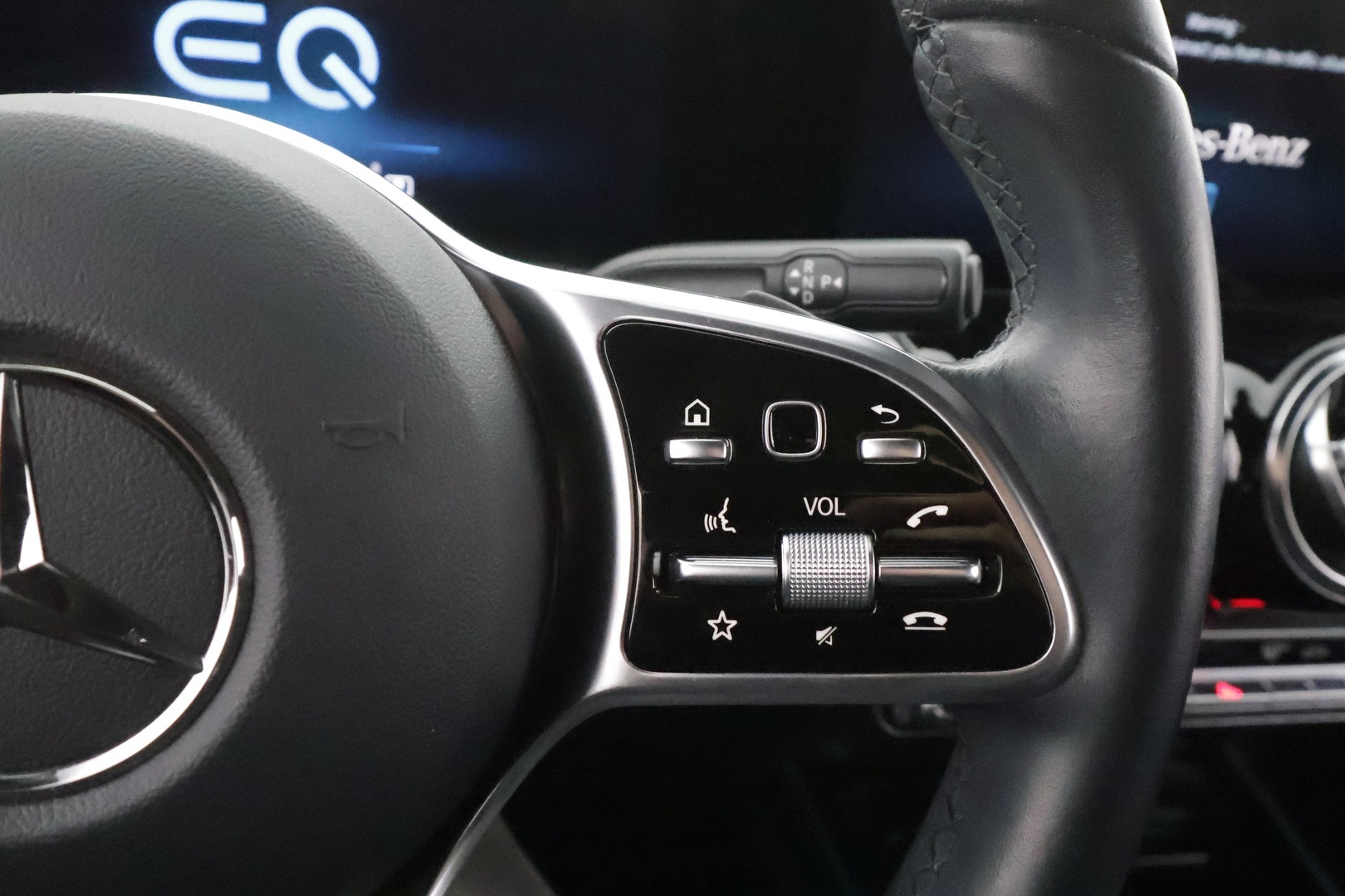 MERCEDES-BENZ EQB 2023