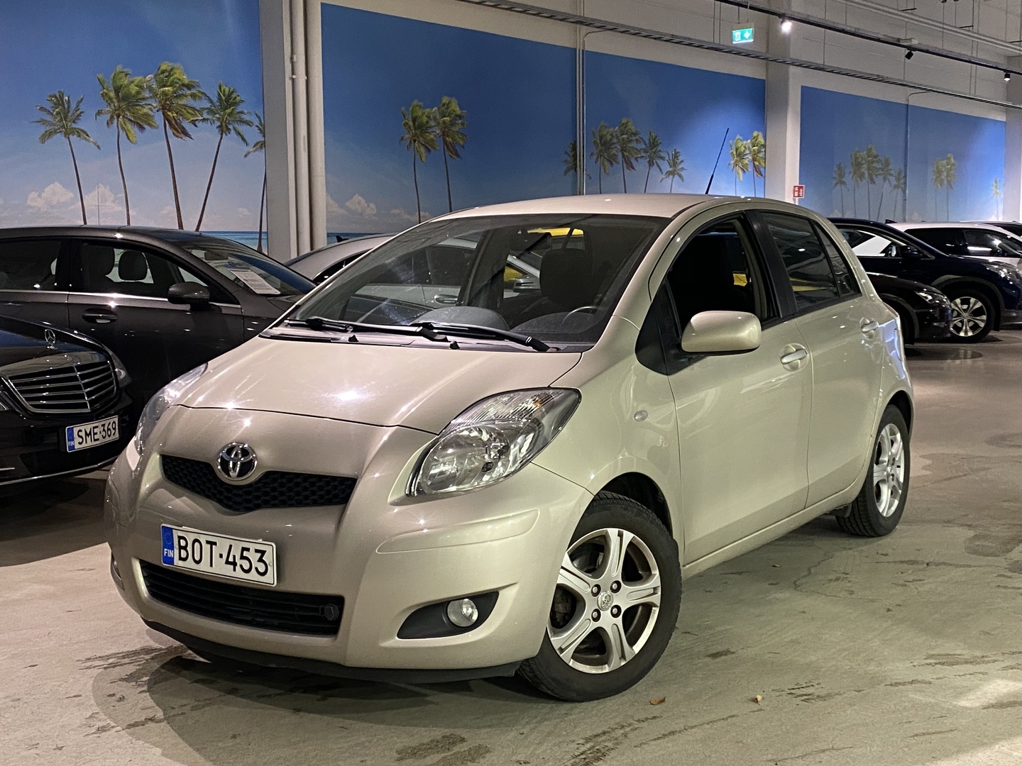 TOYOTA Yaris 2011