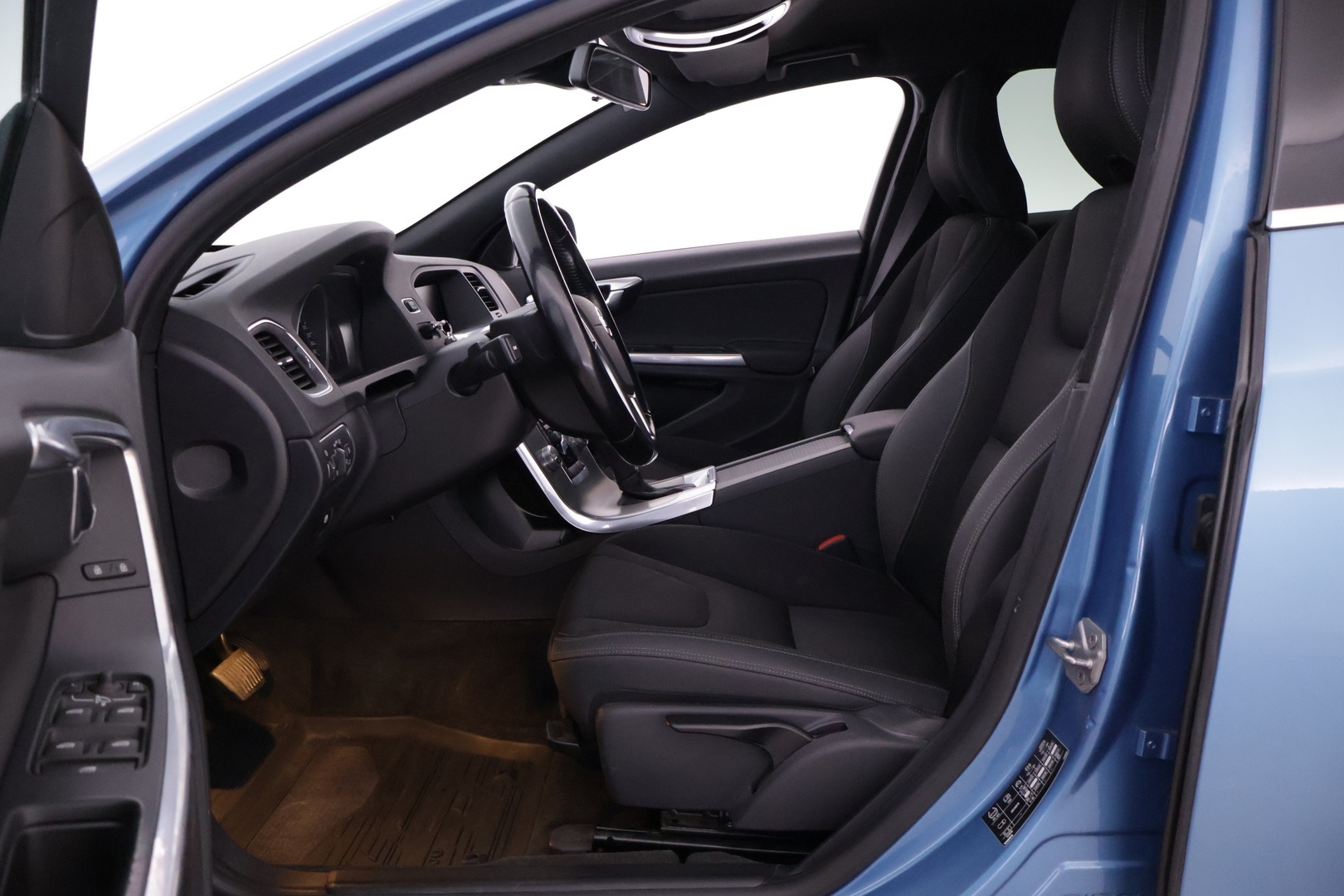 VOLVO V60 2015