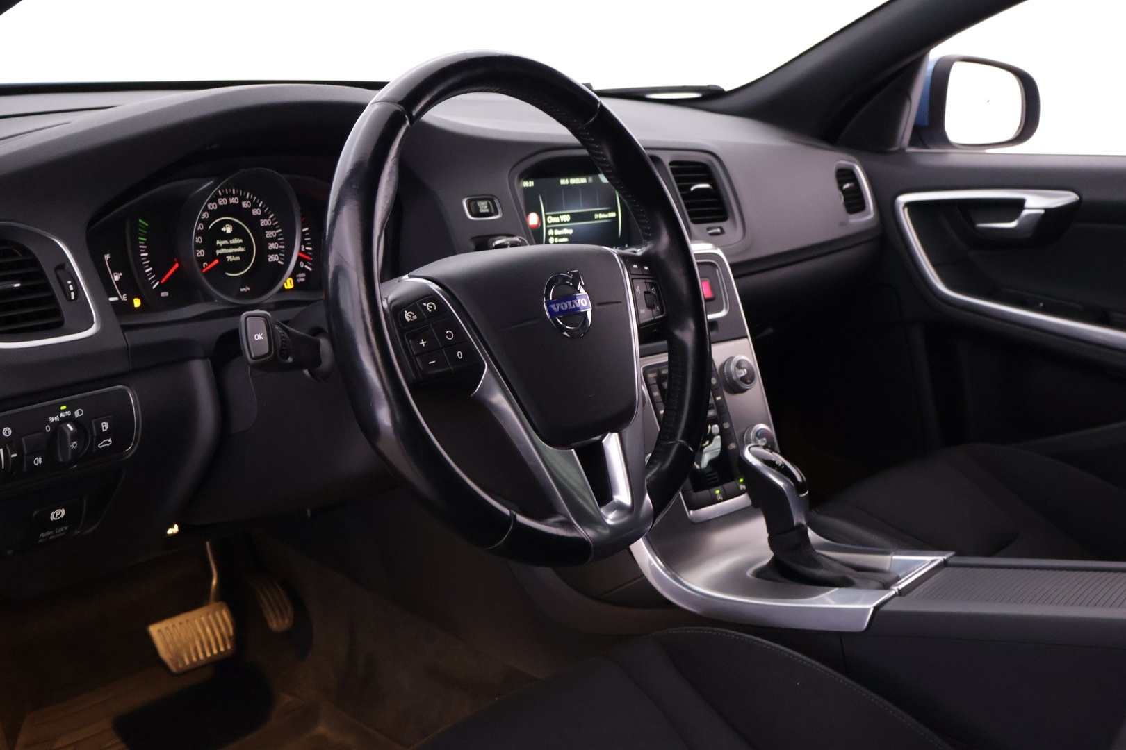 VOLVO V60 2015