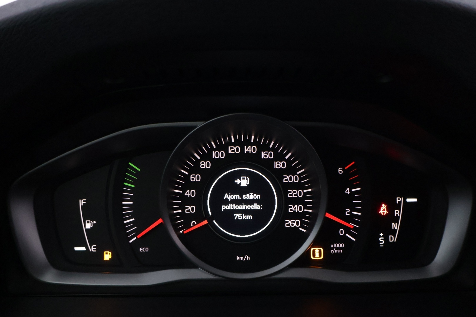 VOLVO V60 2015