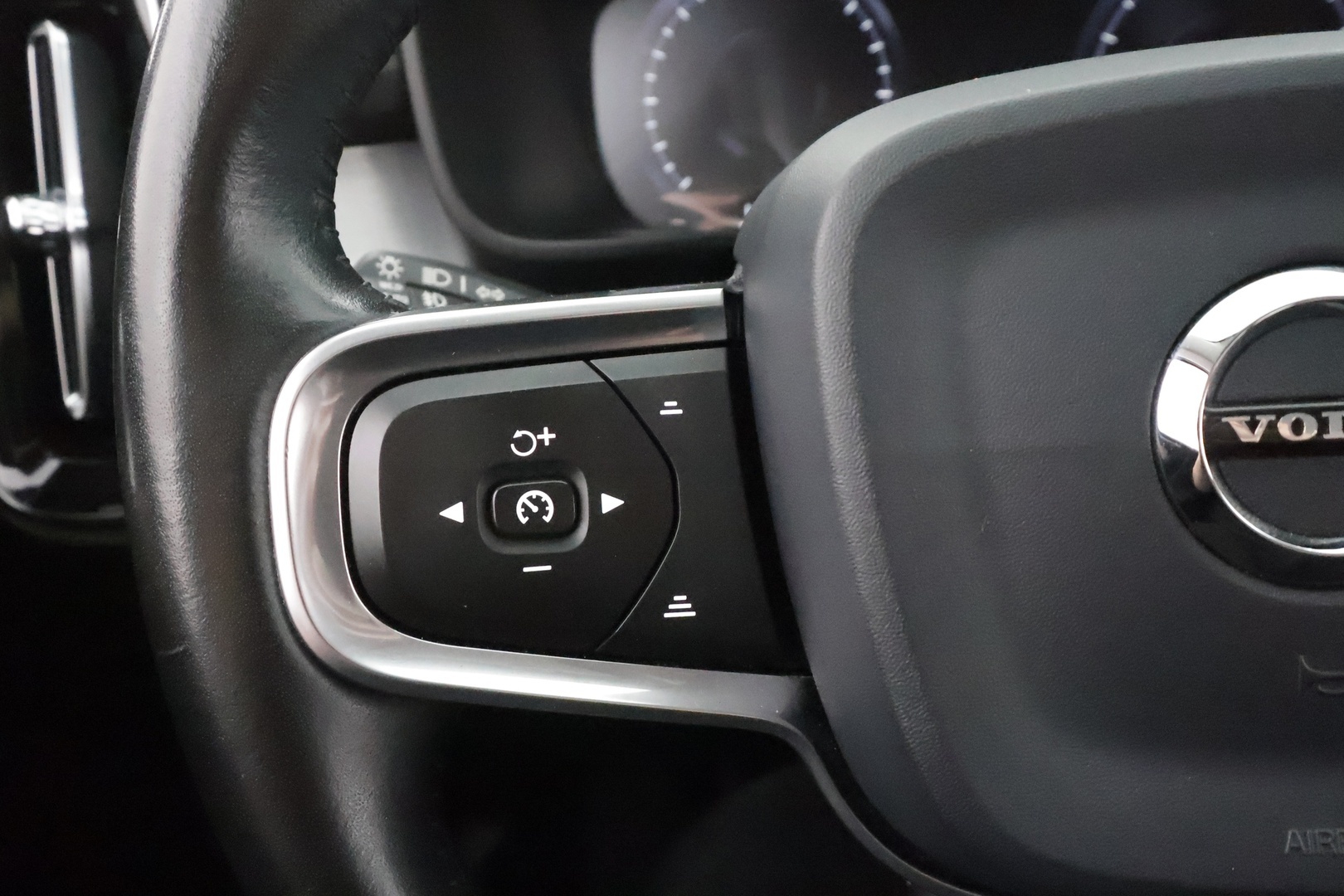VOLVO XC40 2020