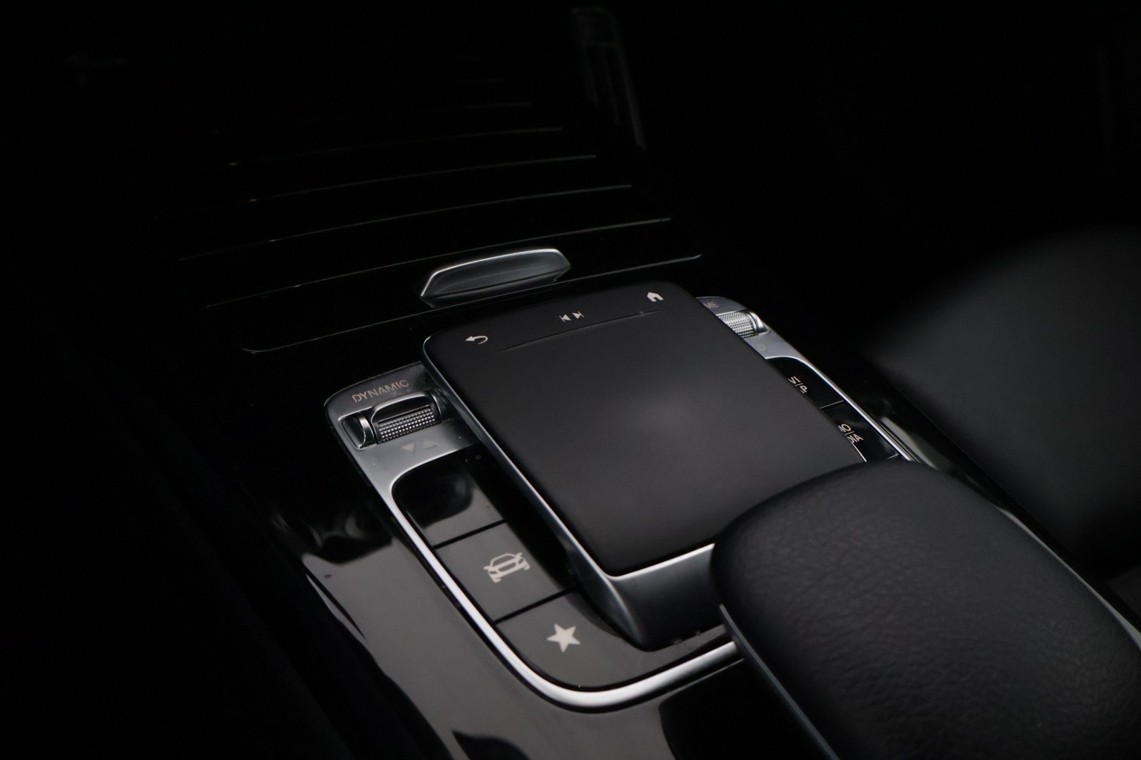 MERCEDES-BENZ A 2019