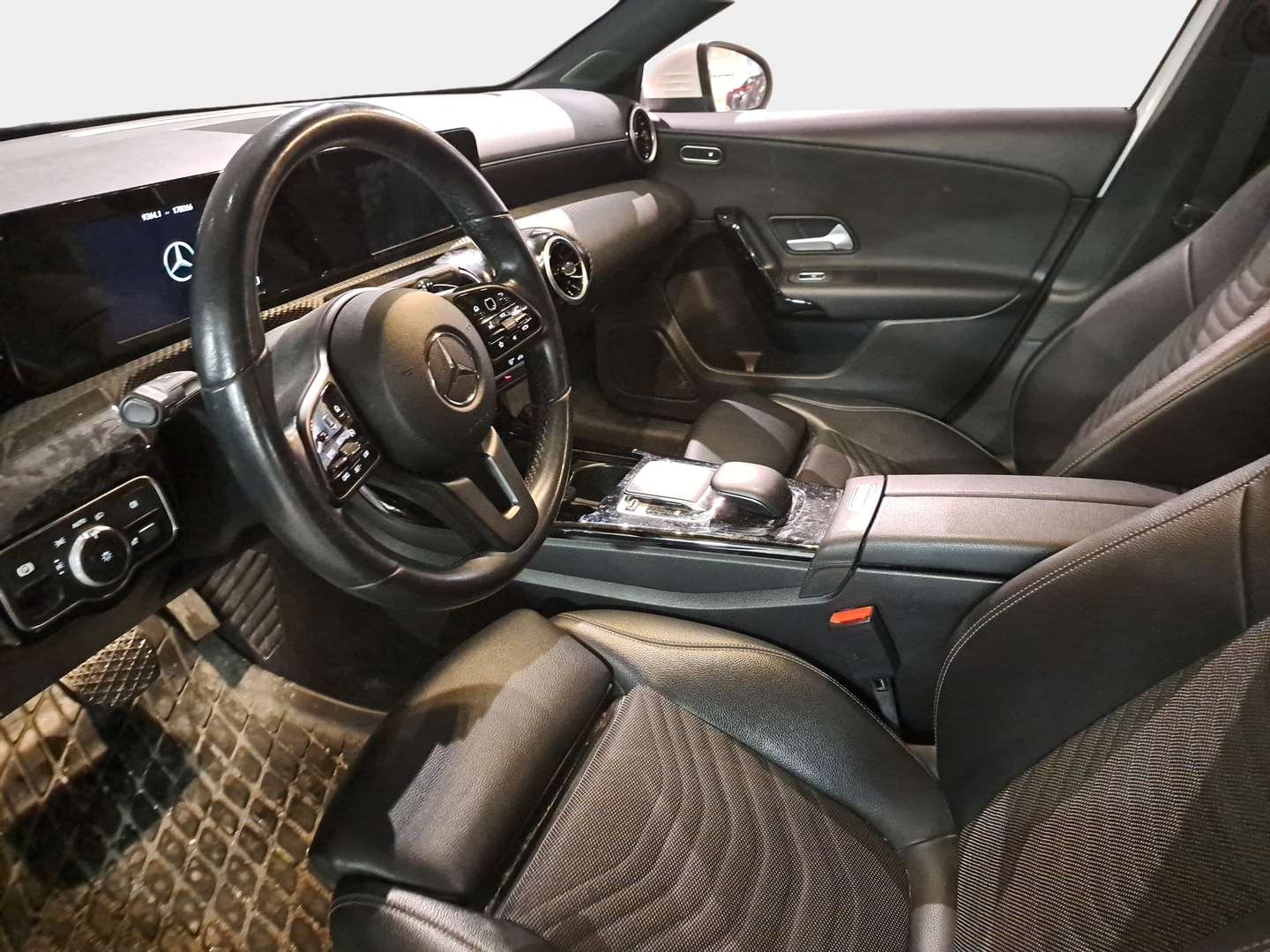 MERCEDES-BENZ A 2019