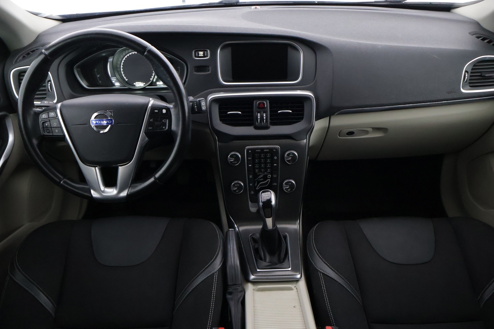 VOLVO V40 2015