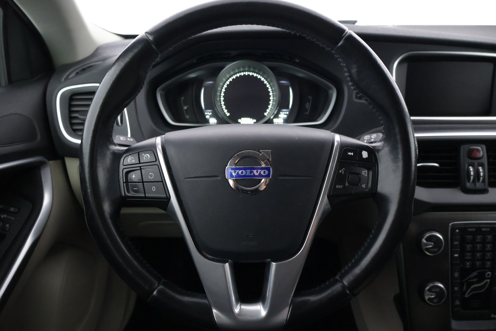 VOLVO V40 2015