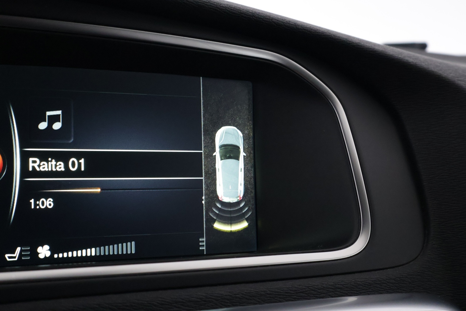 VOLVO V40 2015