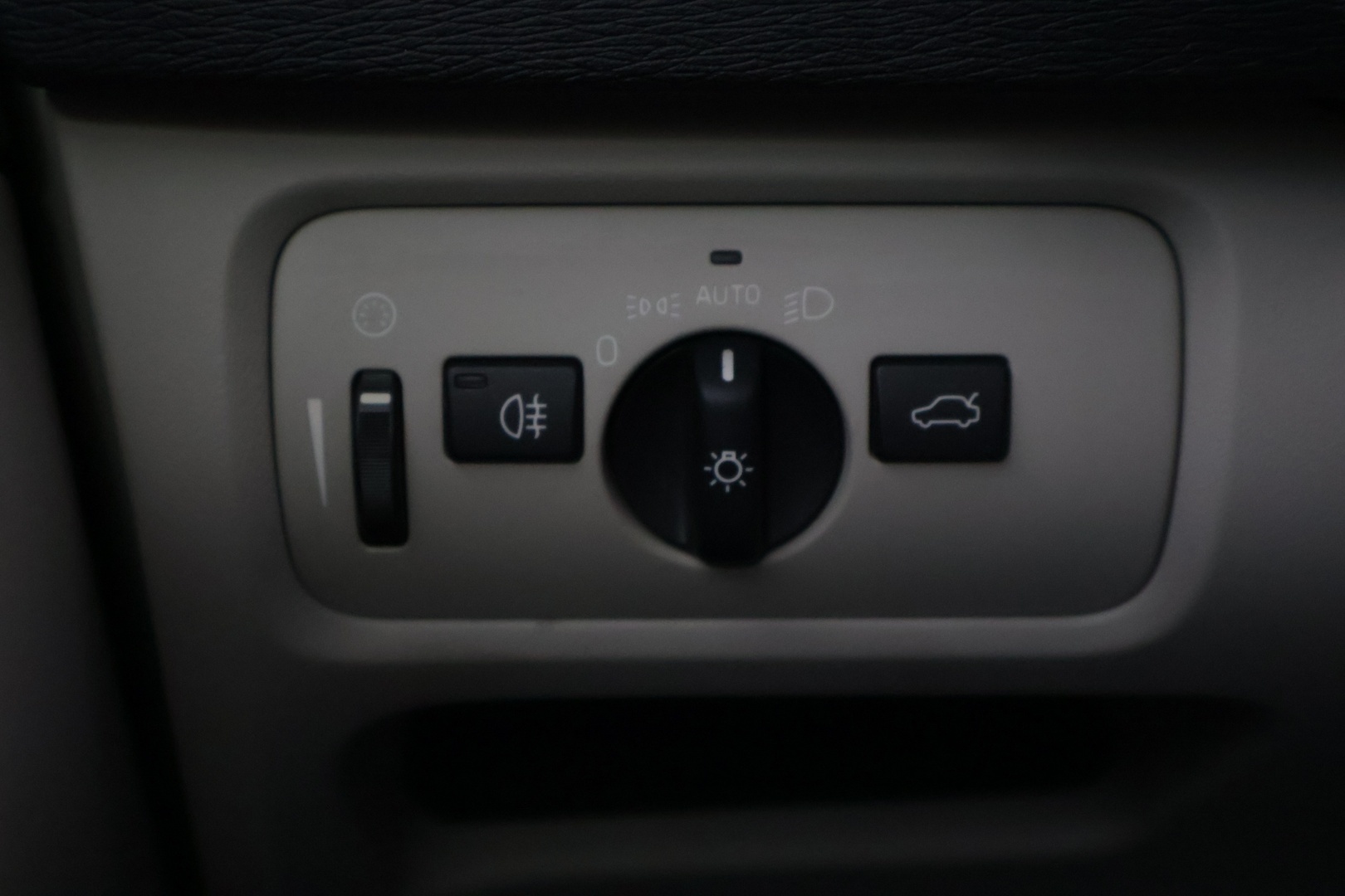 VOLVO V40 2015