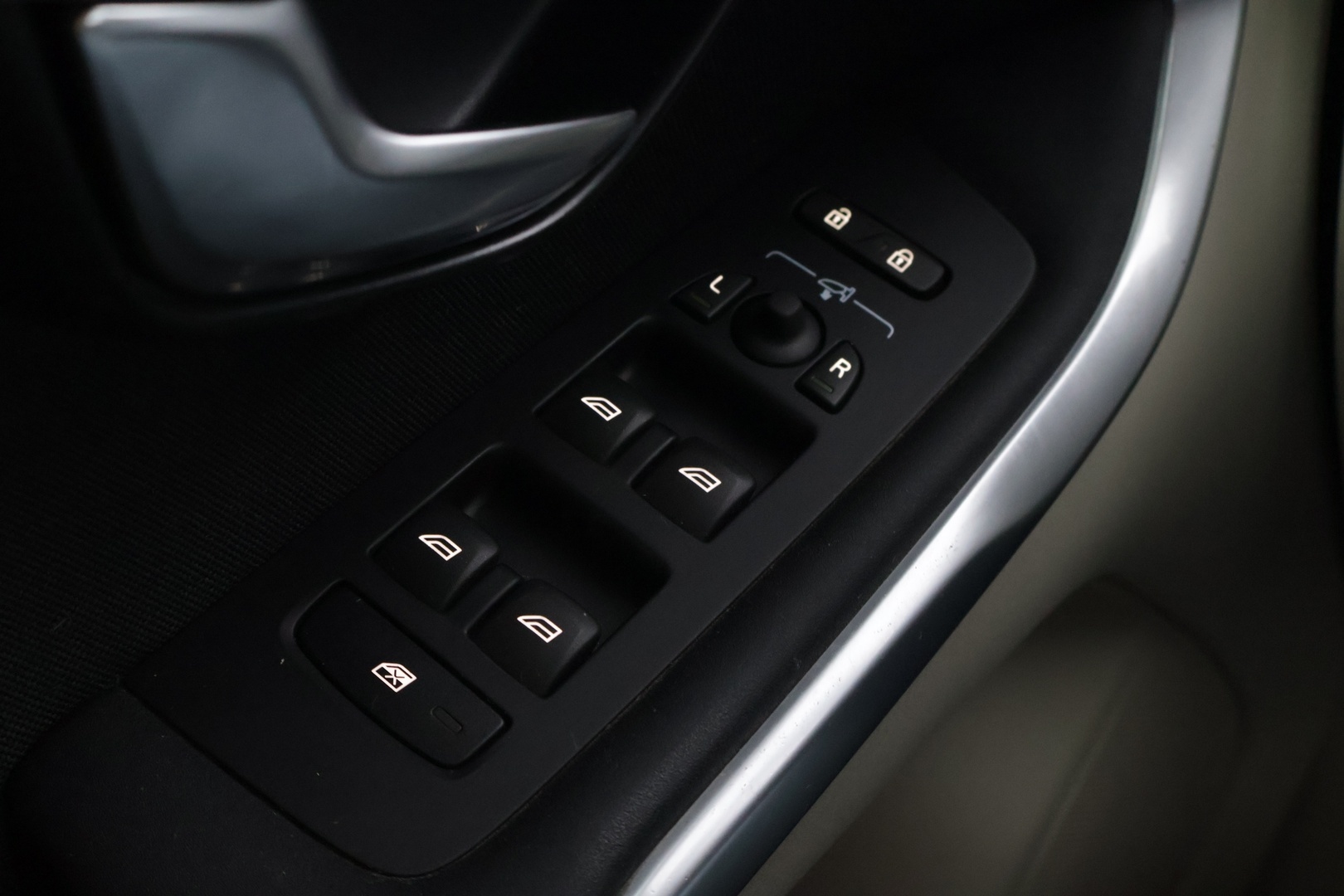 VOLVO V40 2015