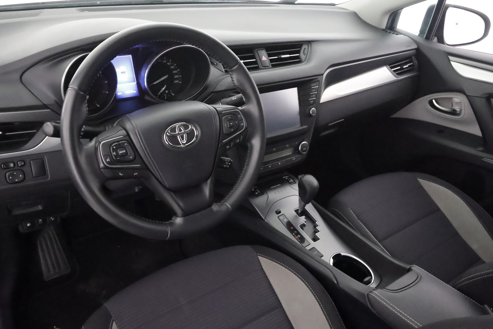 TOYOTA Avensis 2018