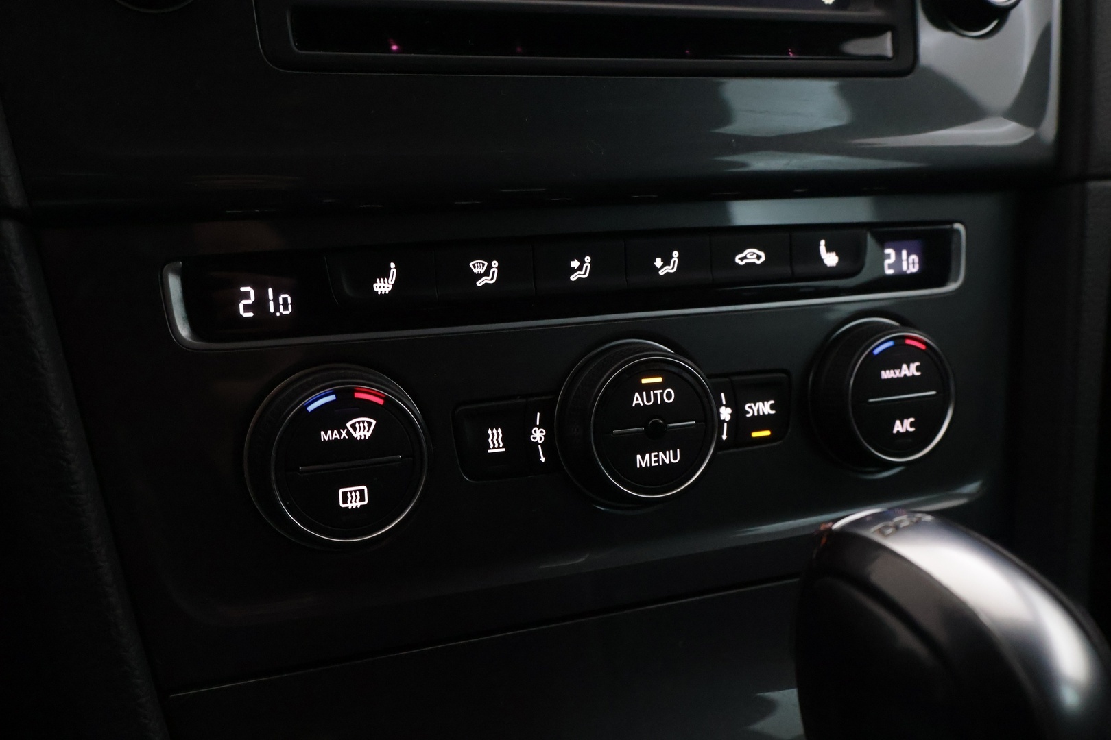 VOLKSWAGEN Golf 2016