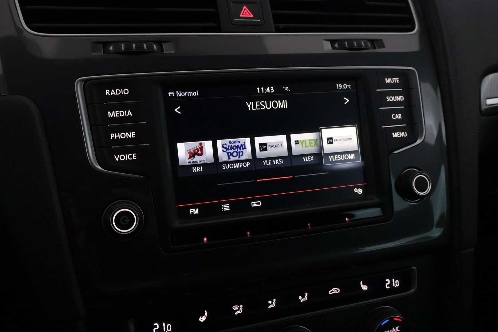 VOLKSWAGEN Golf 2016