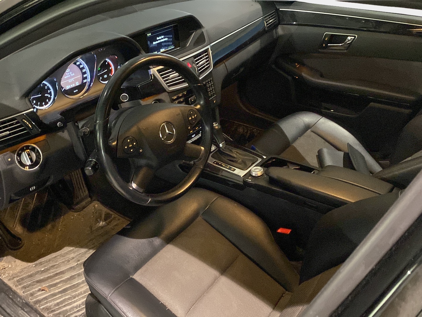 MERCEDES-BENZ E 2011
