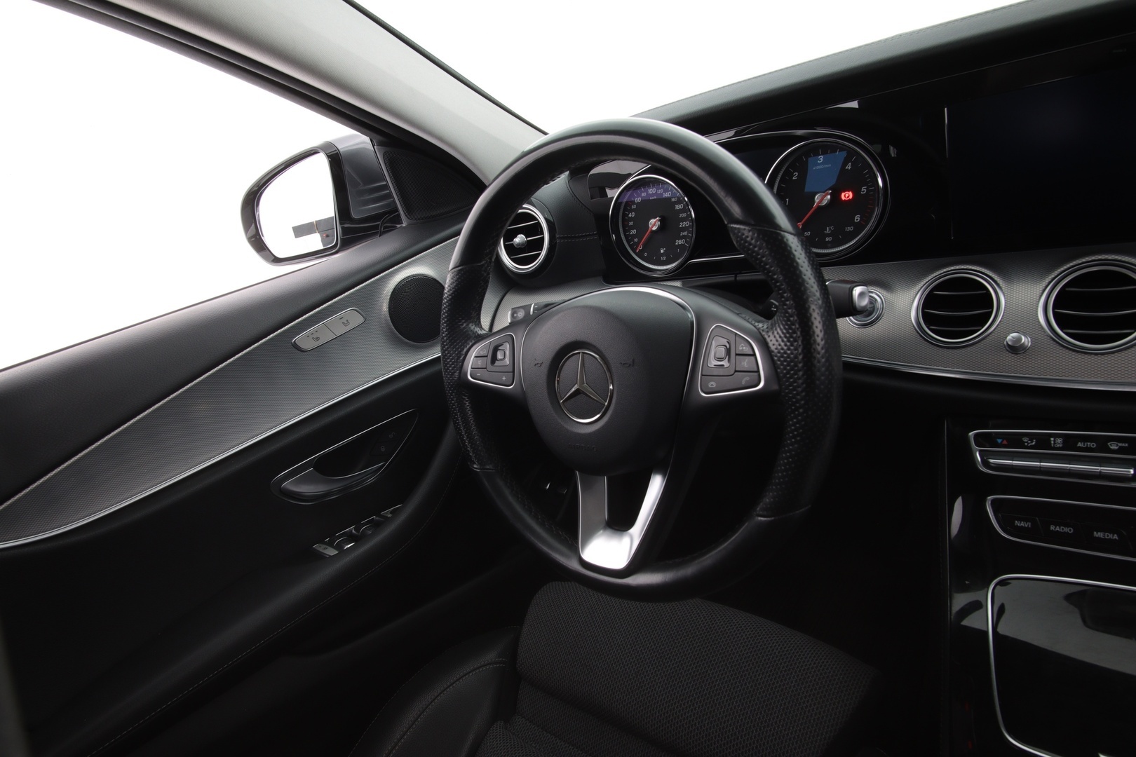 MERCEDES-BENZ E 2017