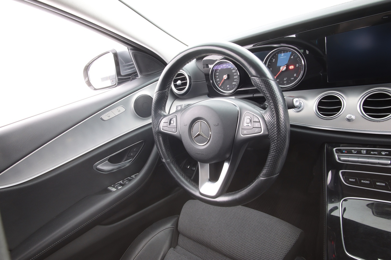 MERCEDES-BENZ E 2017