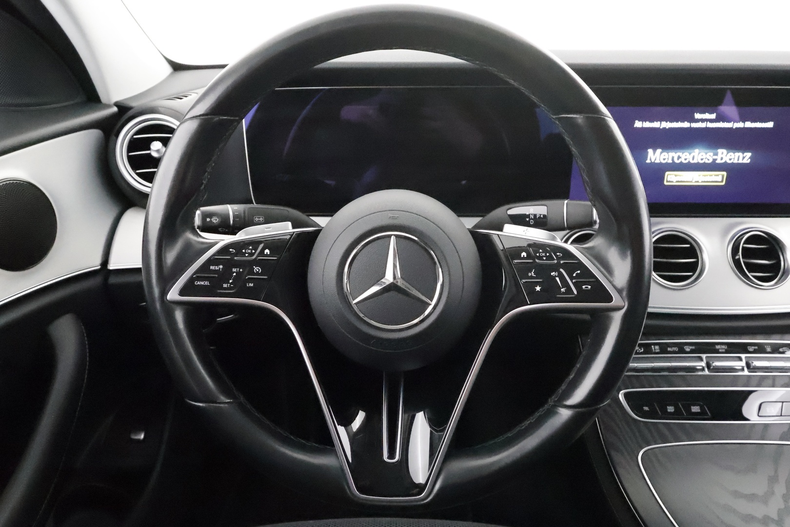 MERCEDES-BENZ E 2022