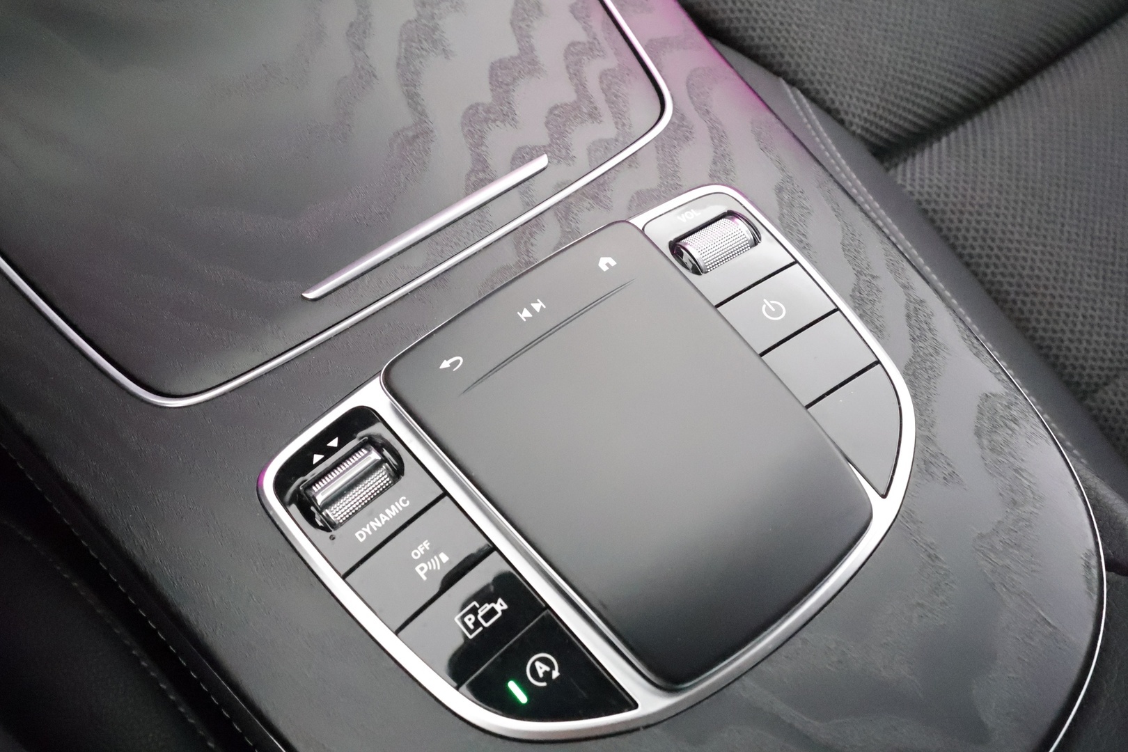 MERCEDES-BENZ E 2022