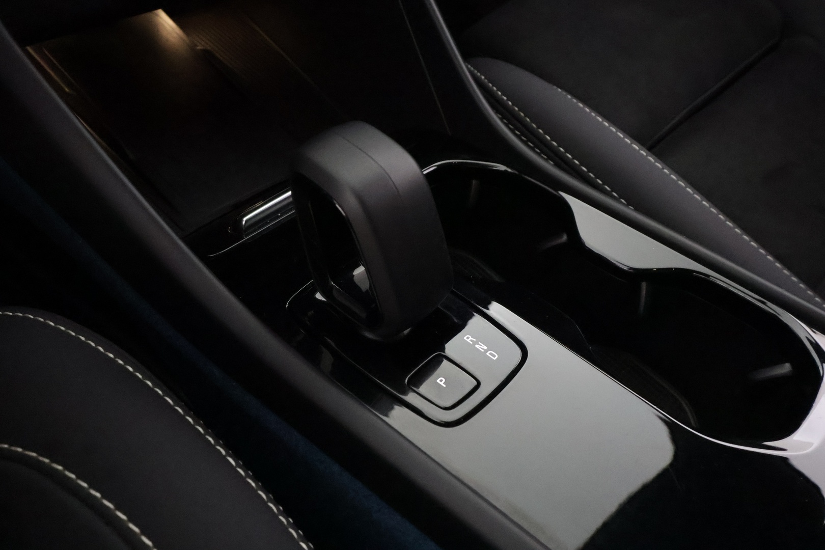 VOLVO C40 2023
