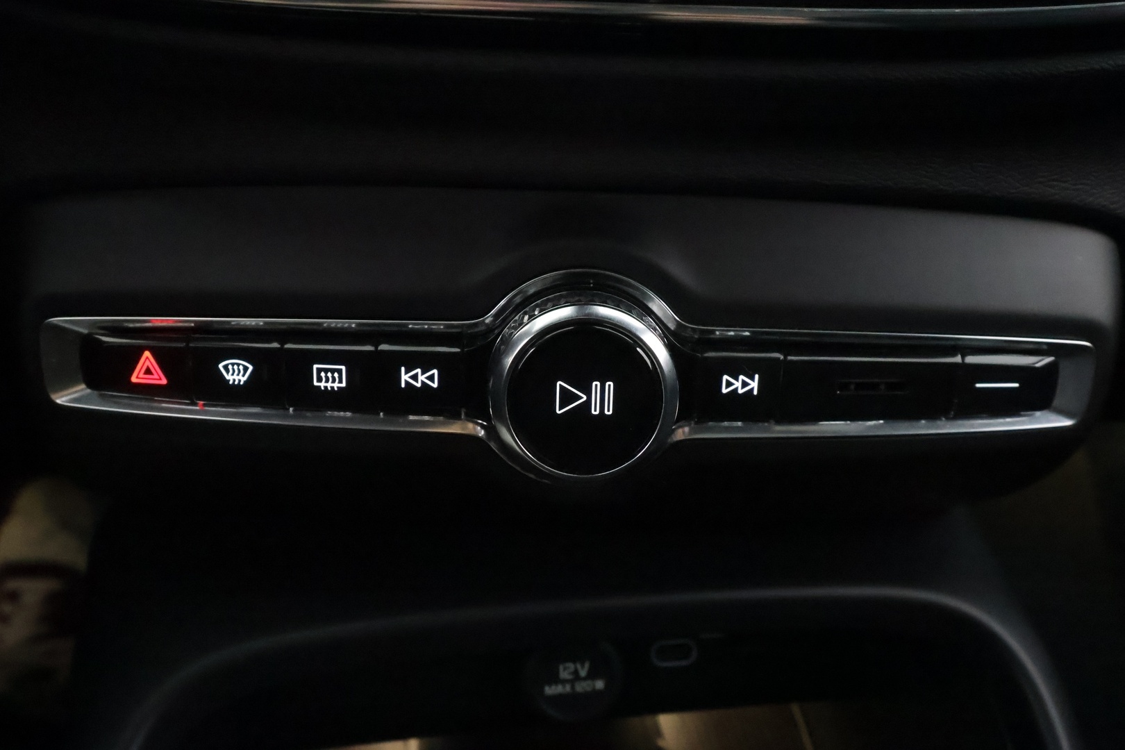 VOLVO C40 2023