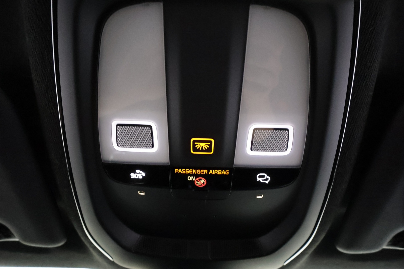 VOLVO C40 2023