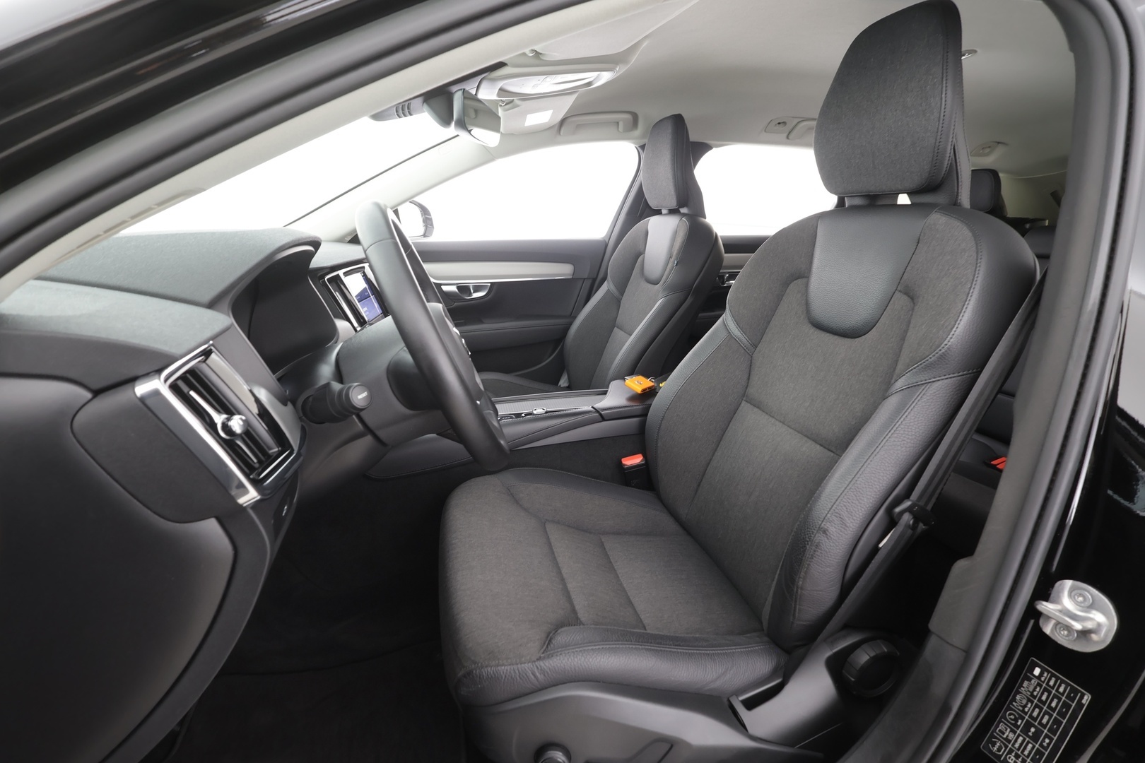 VOLVO V90 2023