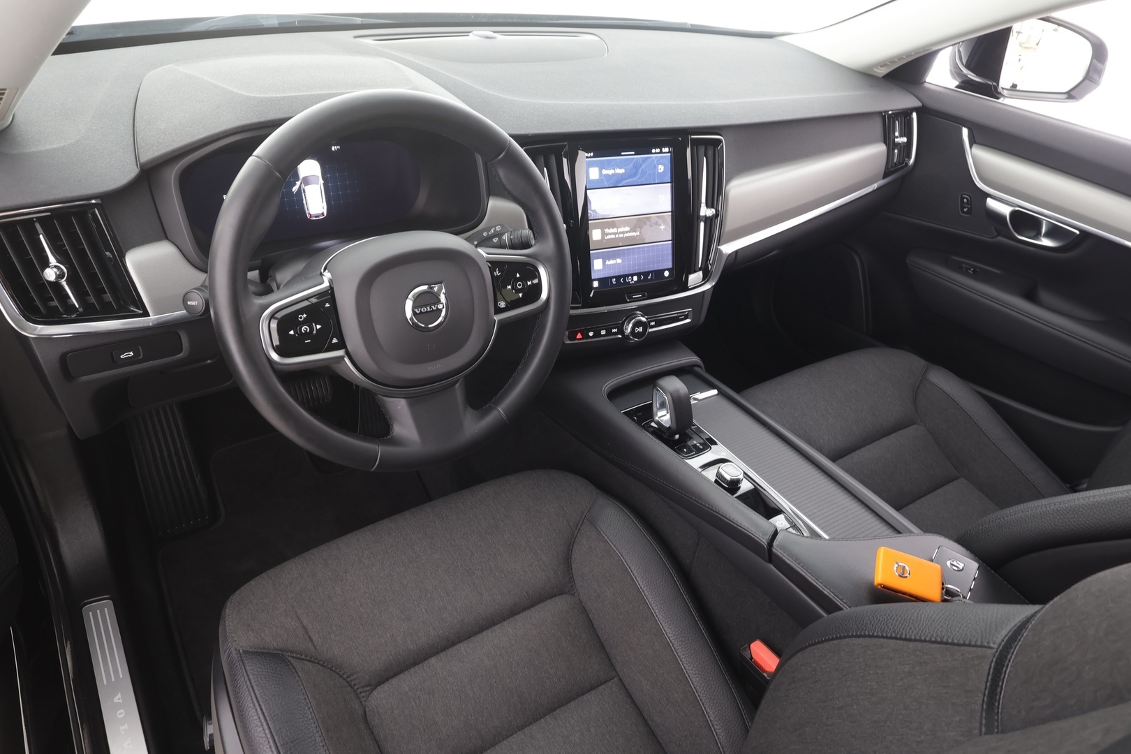 VOLVO V90 2023