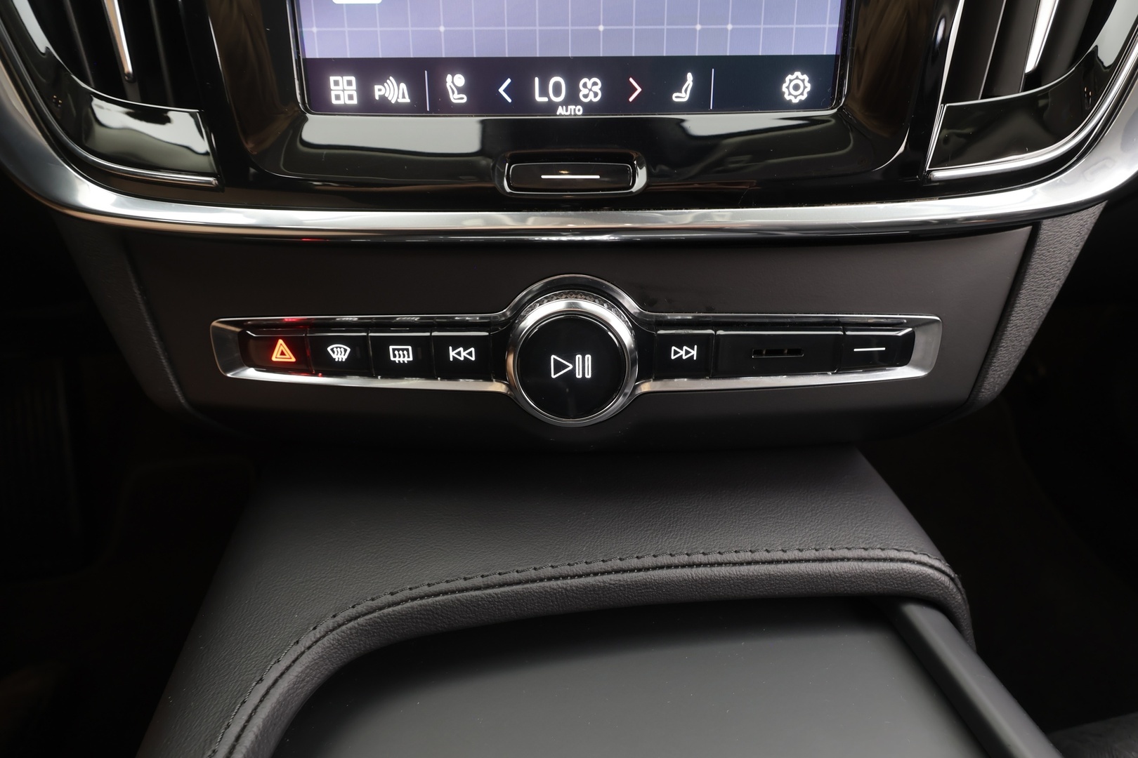 VOLVO V90 2023