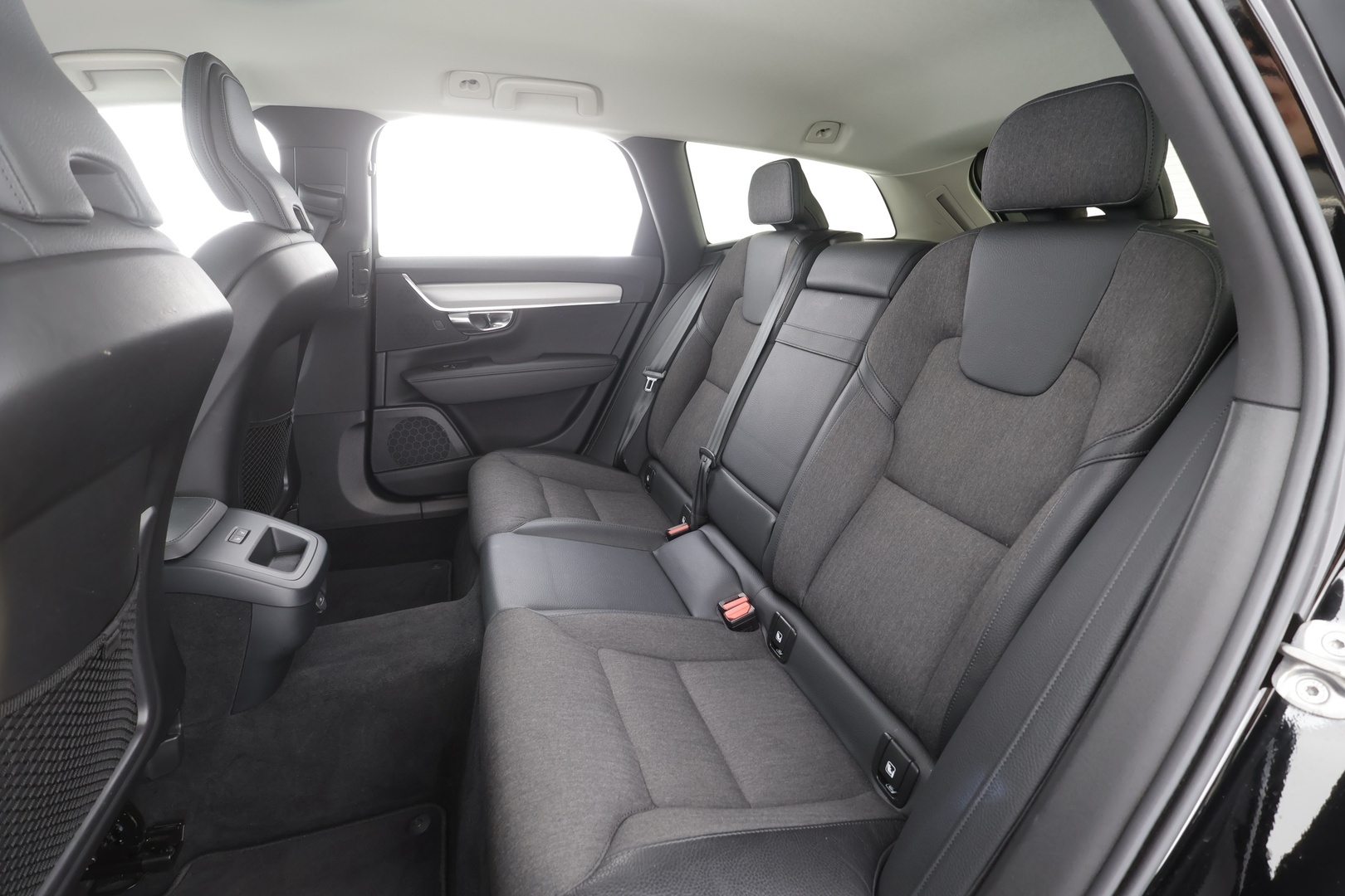 VOLVO V90 2023