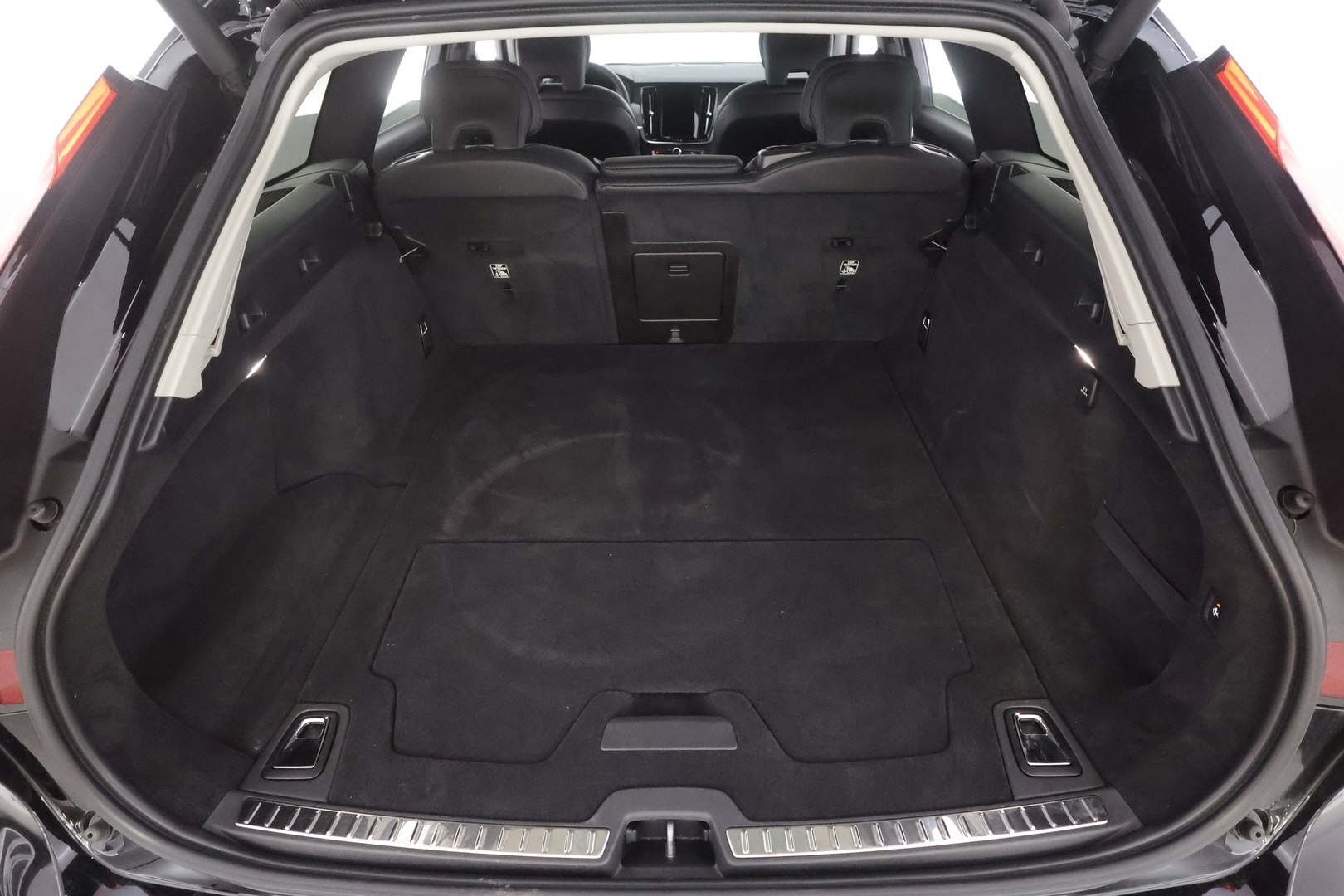 VOLVO V90 2023