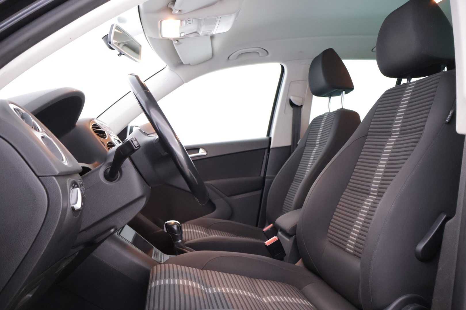 VOLKSWAGEN Tiguan 2011