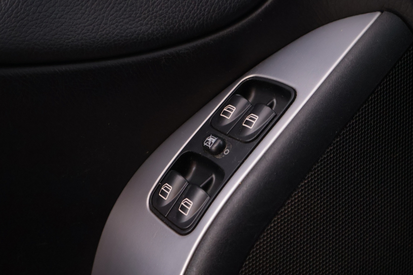 MERCEDES-BENZ C 2005