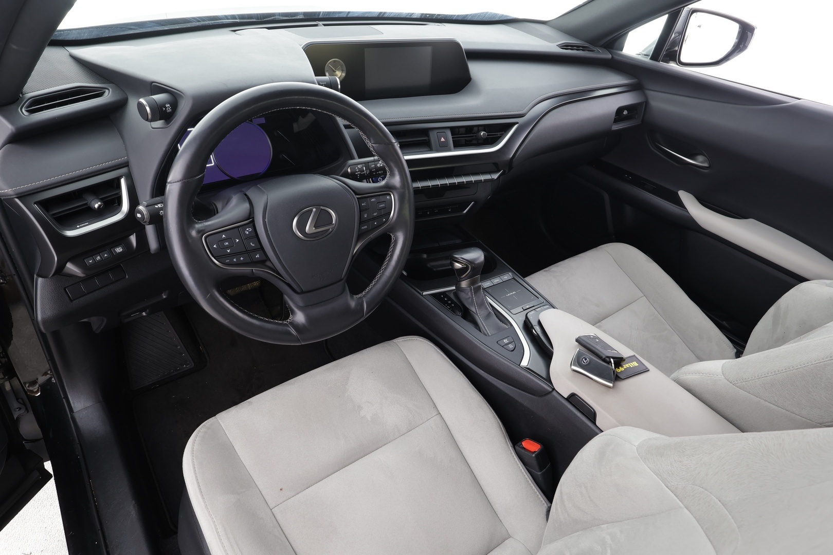 LEXUS UX 2019