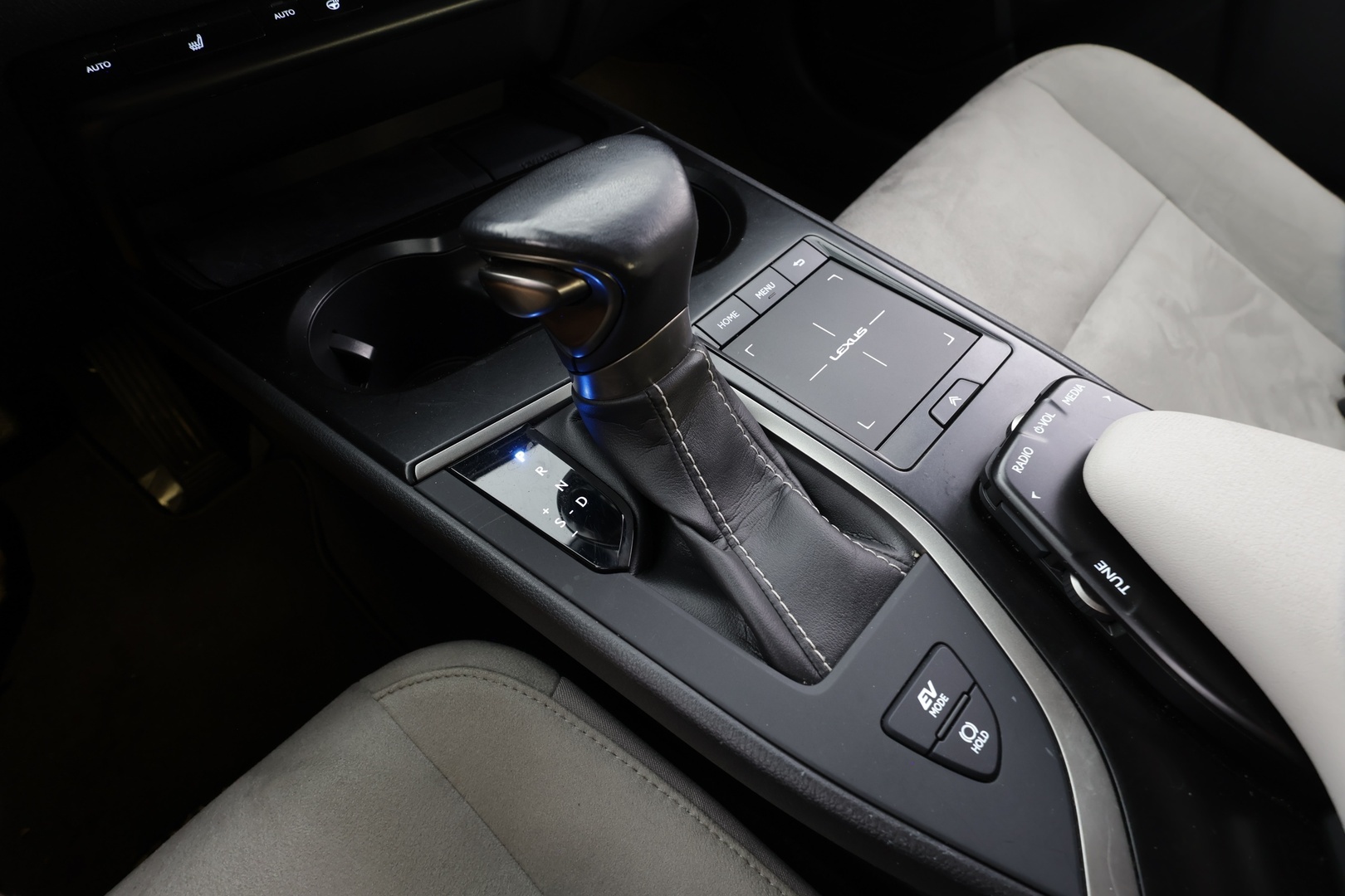 LEXUS UX 2019
