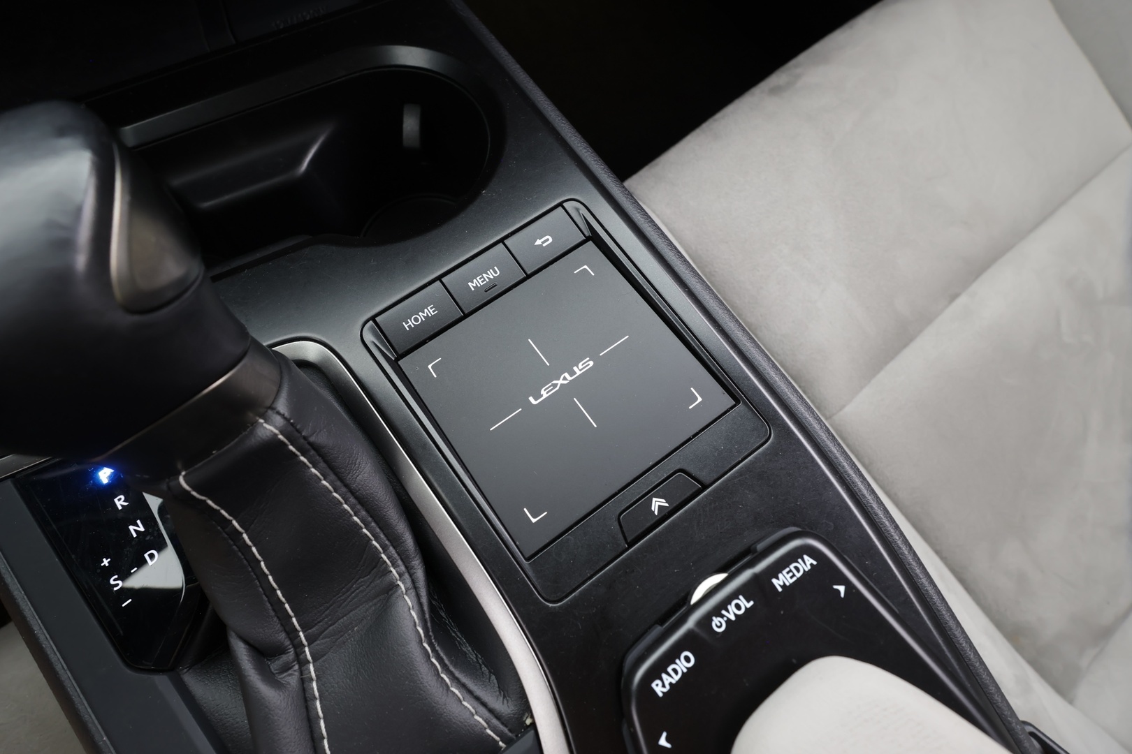 LEXUS UX 2019