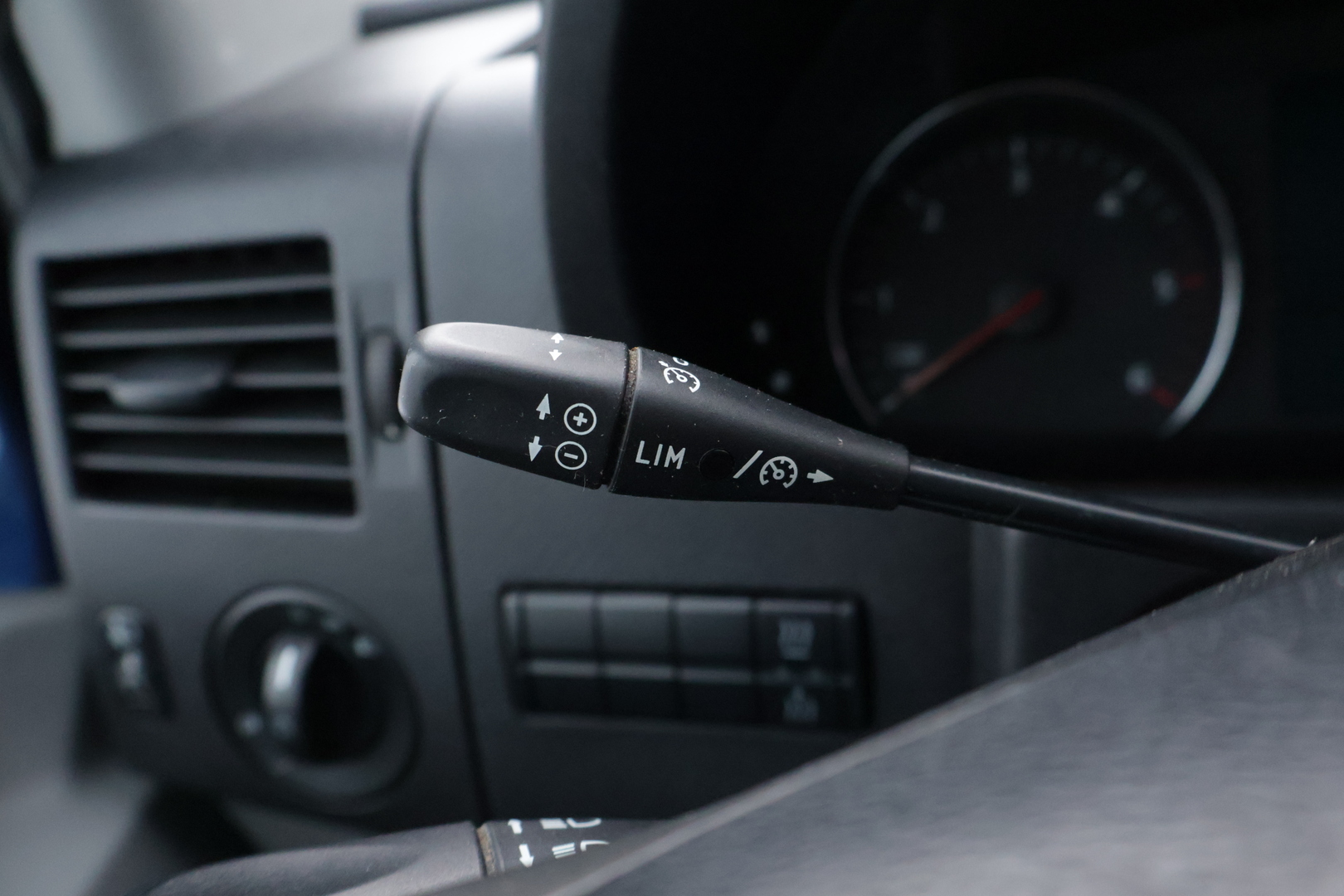 VOLKSWAGEN Crafter 2012