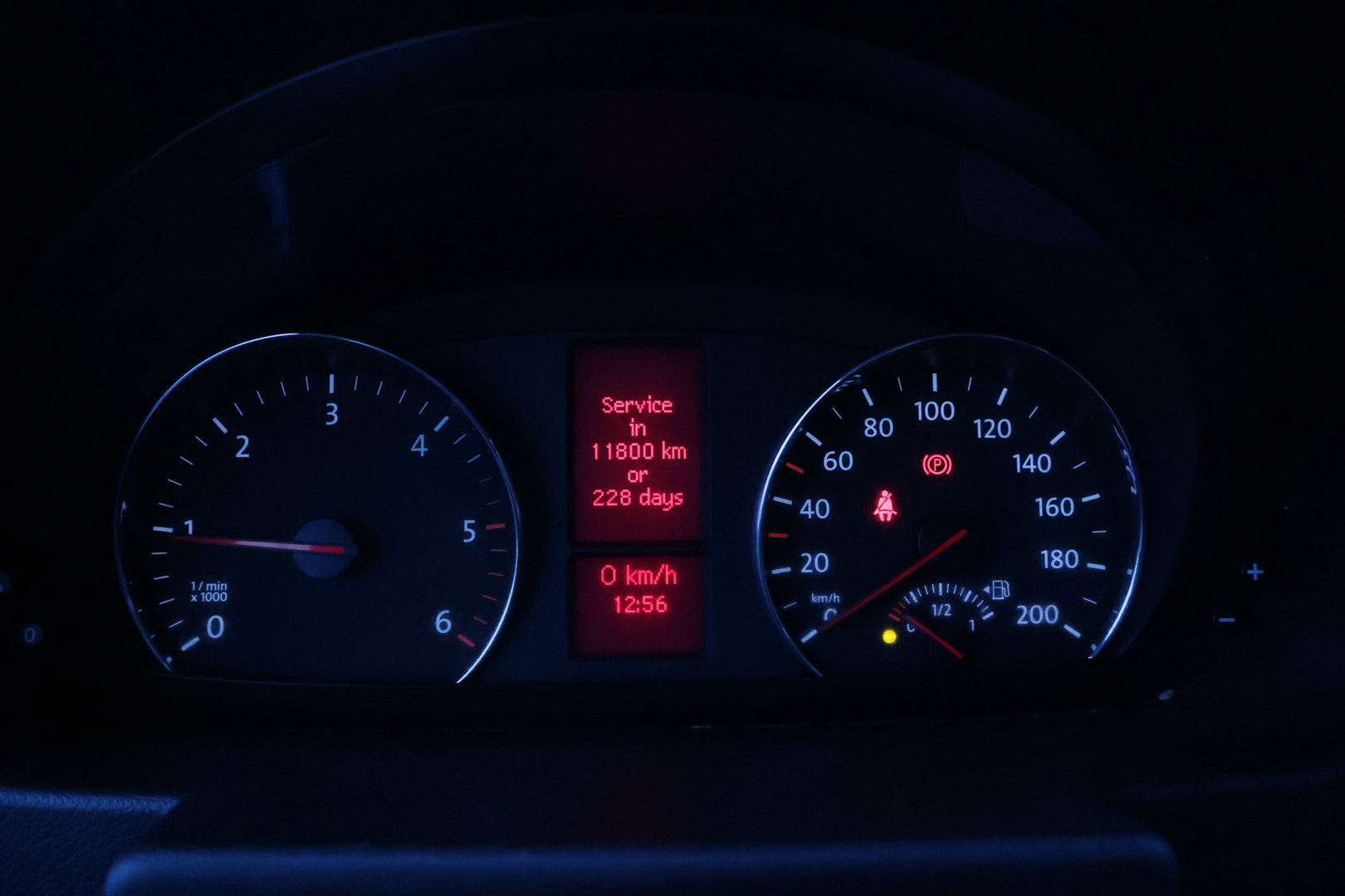 VOLKSWAGEN Crafter 2012