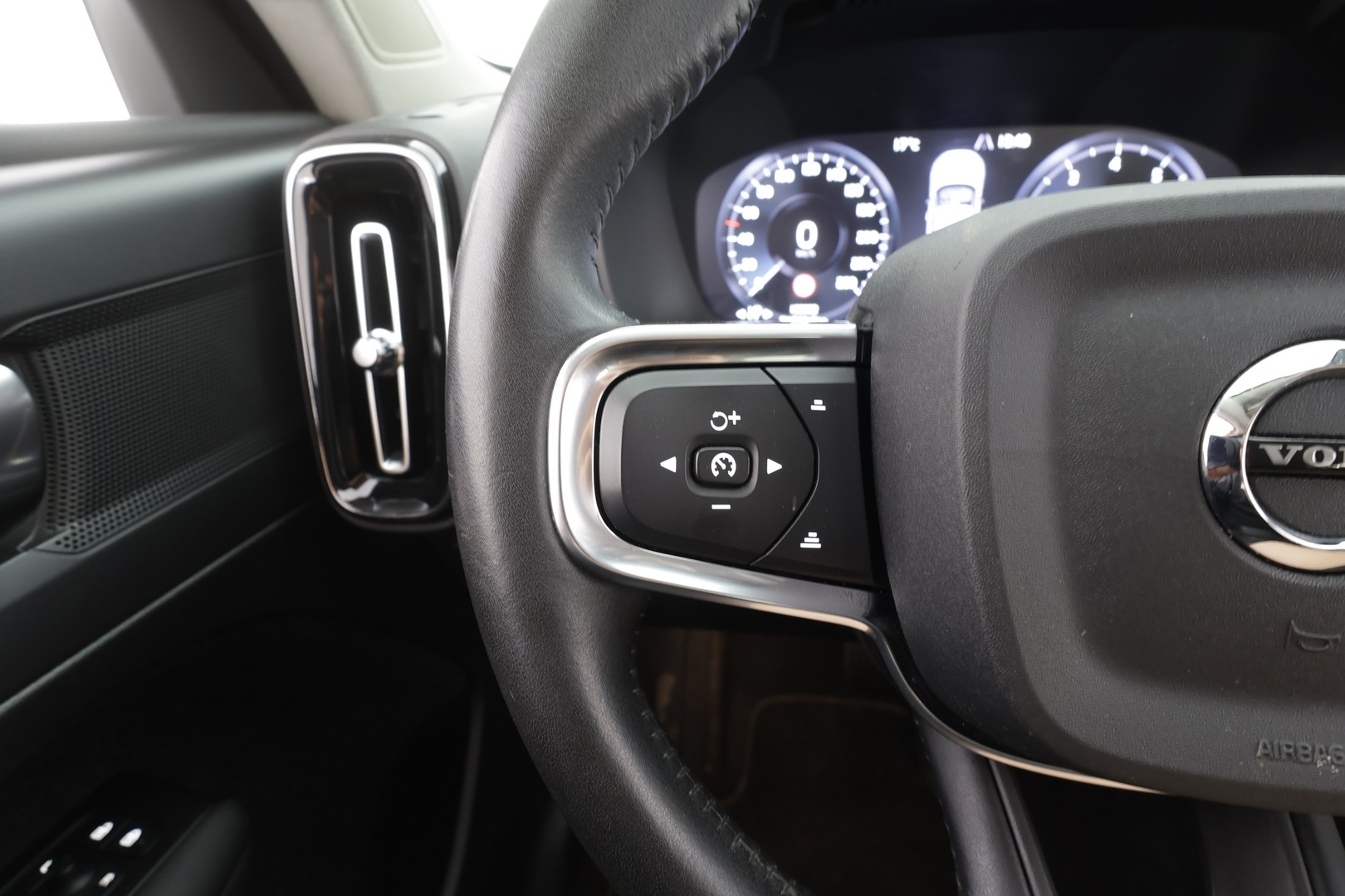 VOLVO XC40 2021