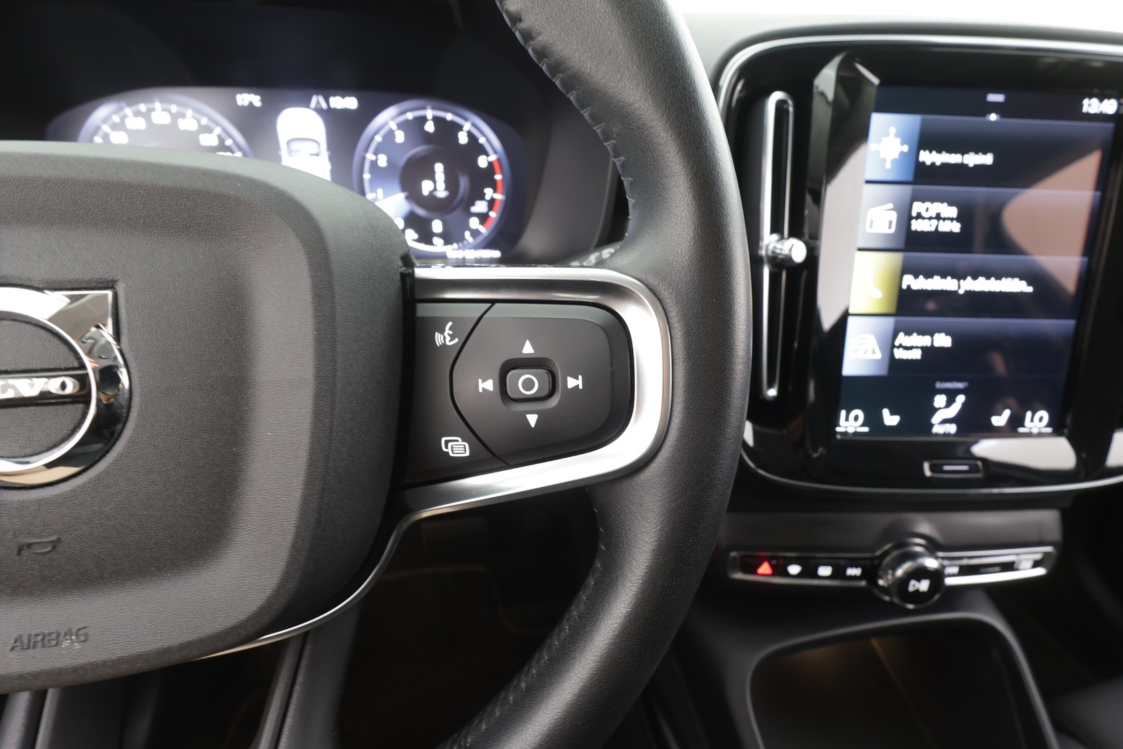 VOLVO XC40 2021