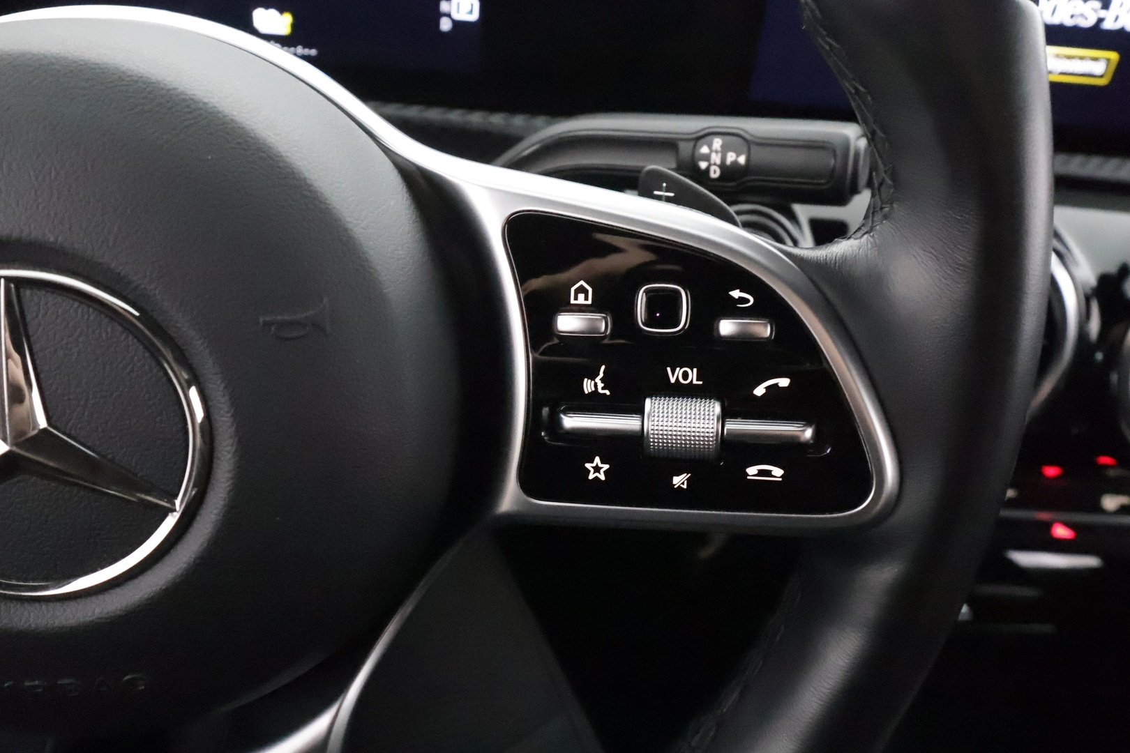 MERCEDES-BENZ A 2021