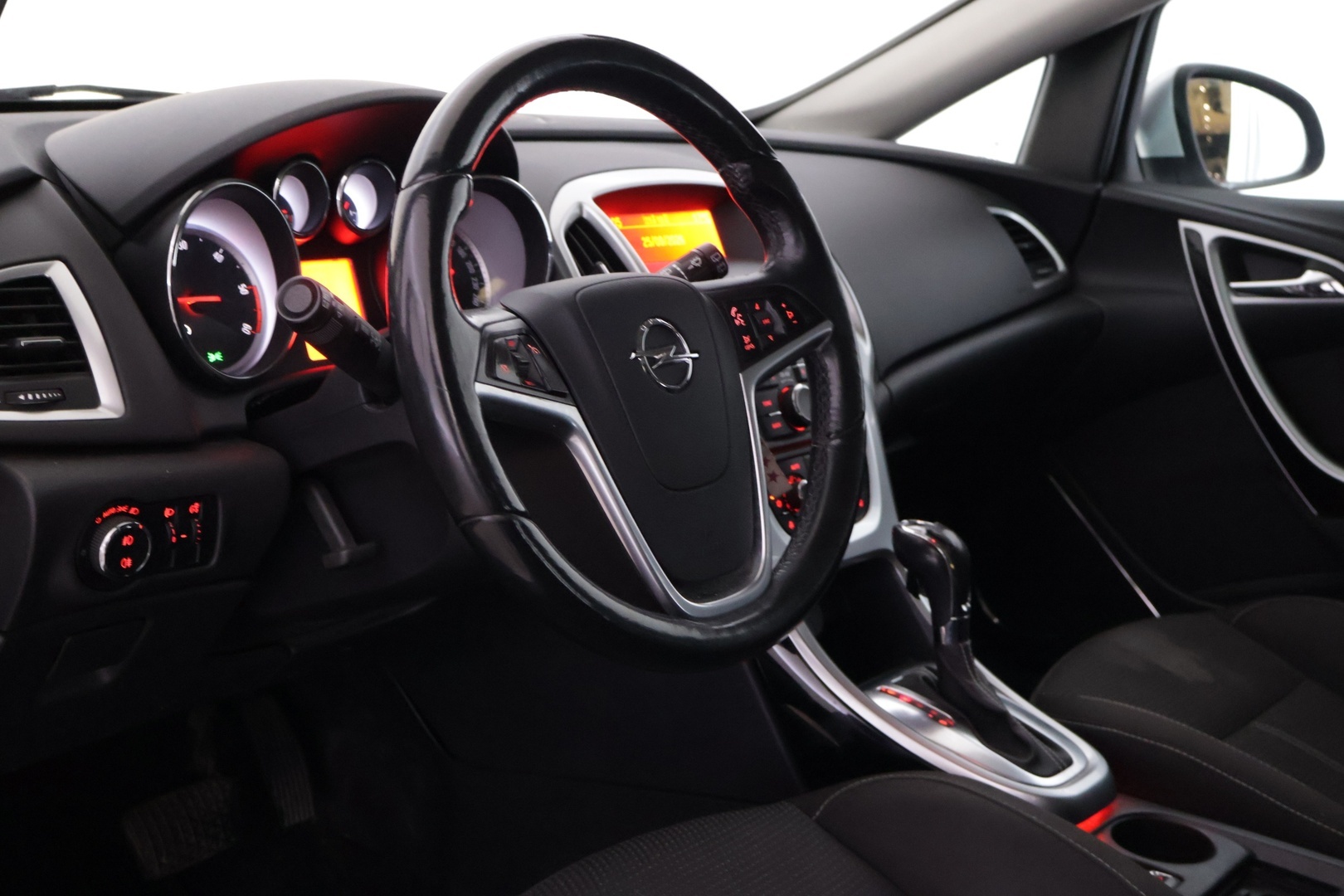 OPEL Astra 2011
