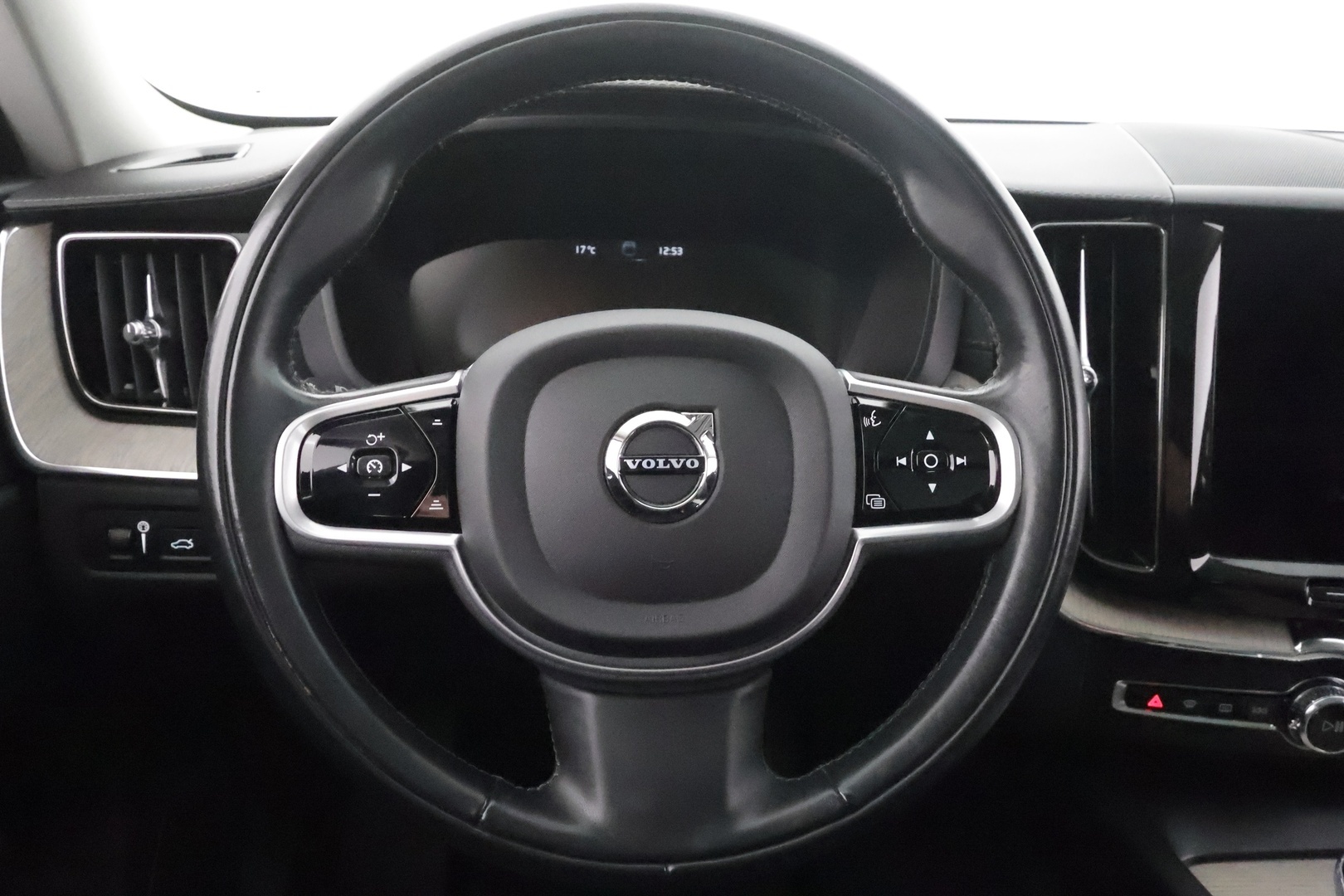 VOLVO XC60 2021