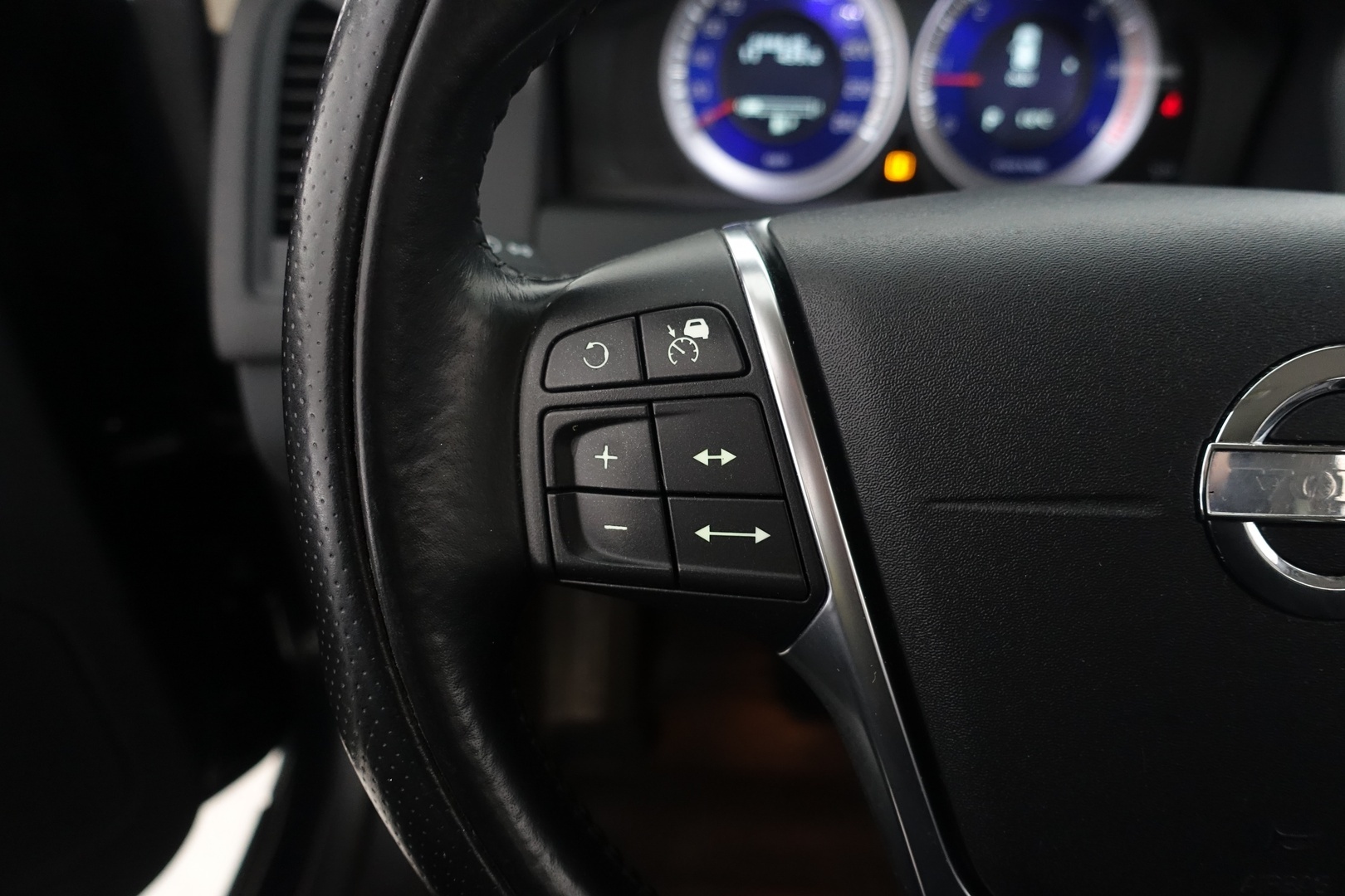VOLVO XC60 2011