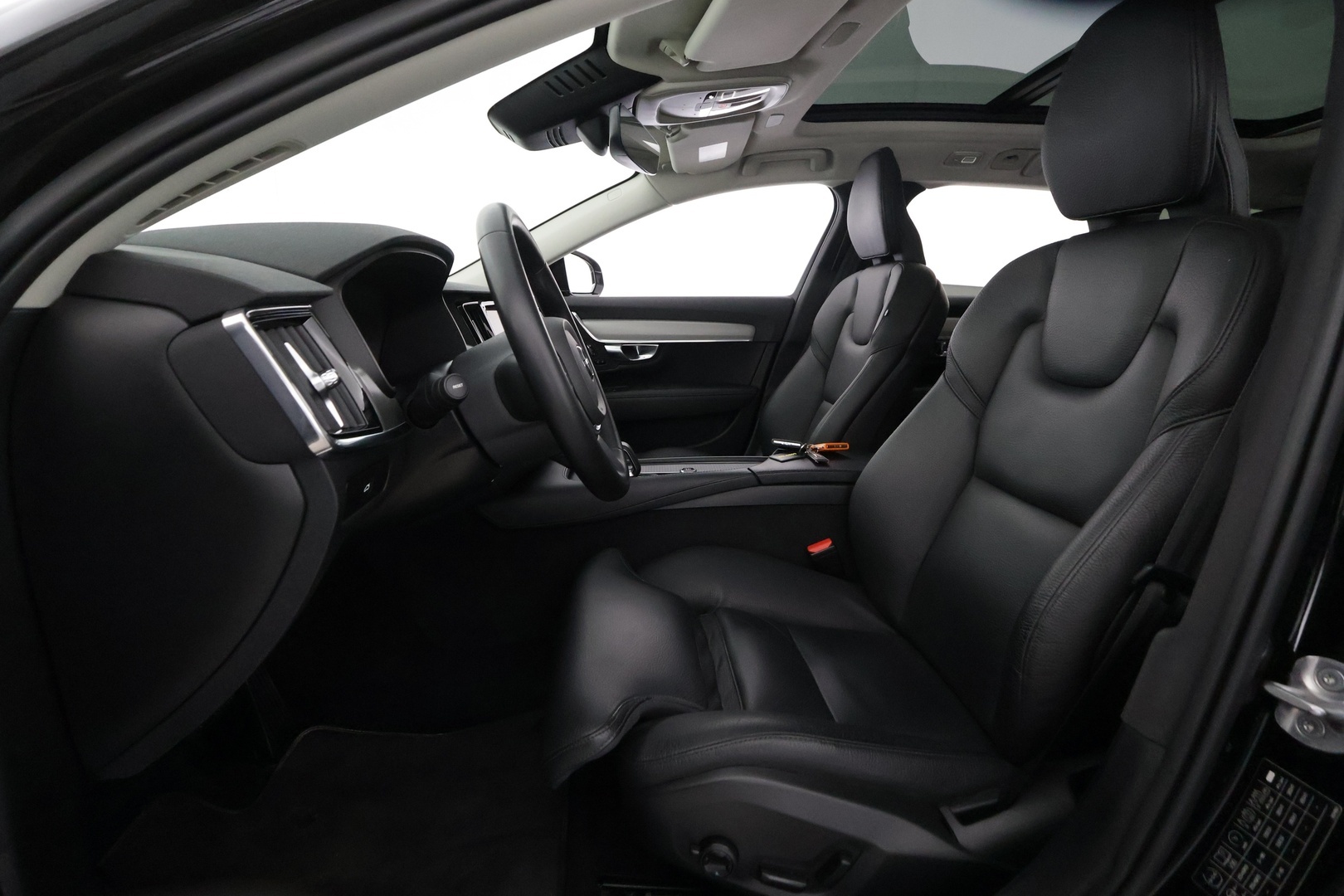 VOLVO V90 2023