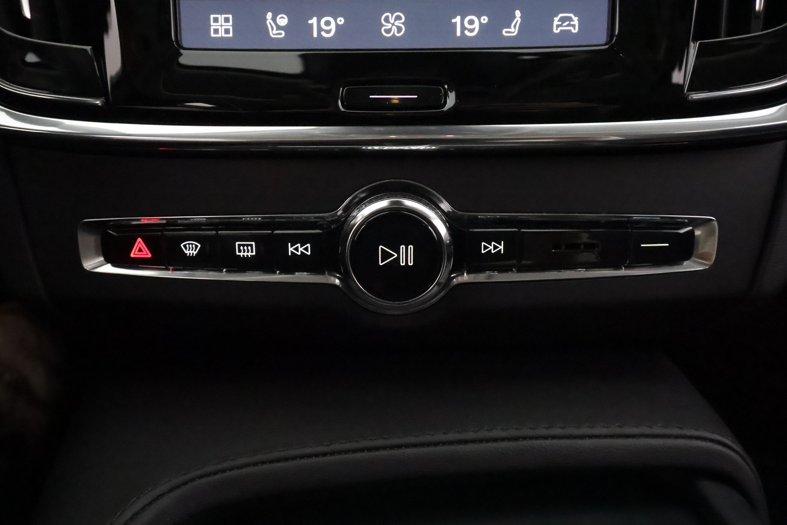 VOLVO V90 2023