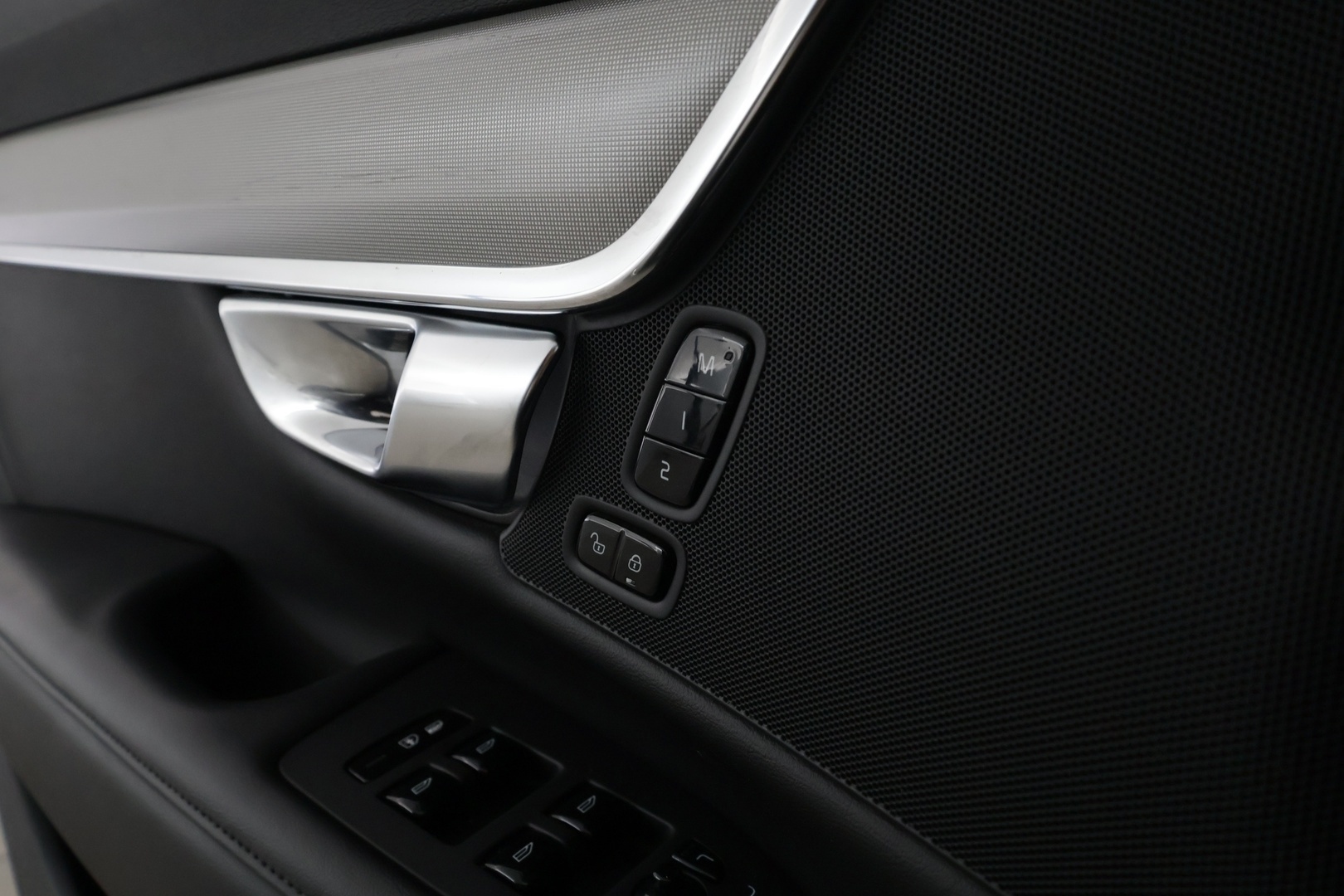 VOLVO V90 2023