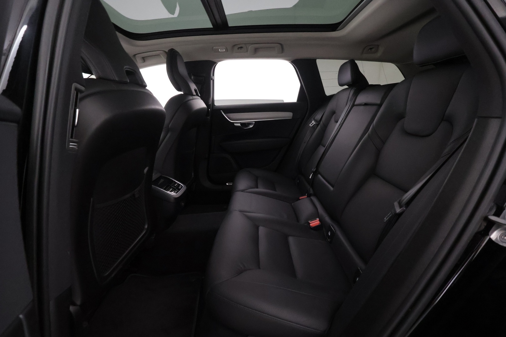 VOLVO V90 2023