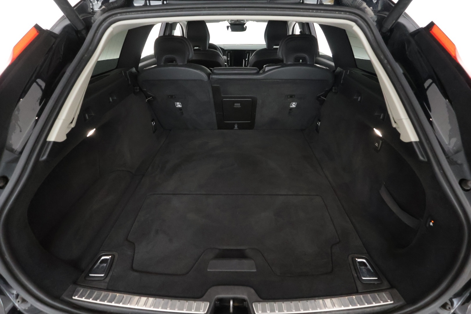 VOLVO V90 2023