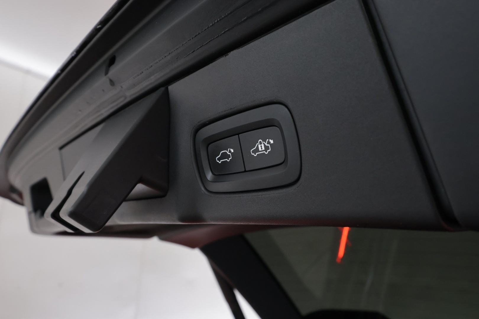 VOLVO V90 2023