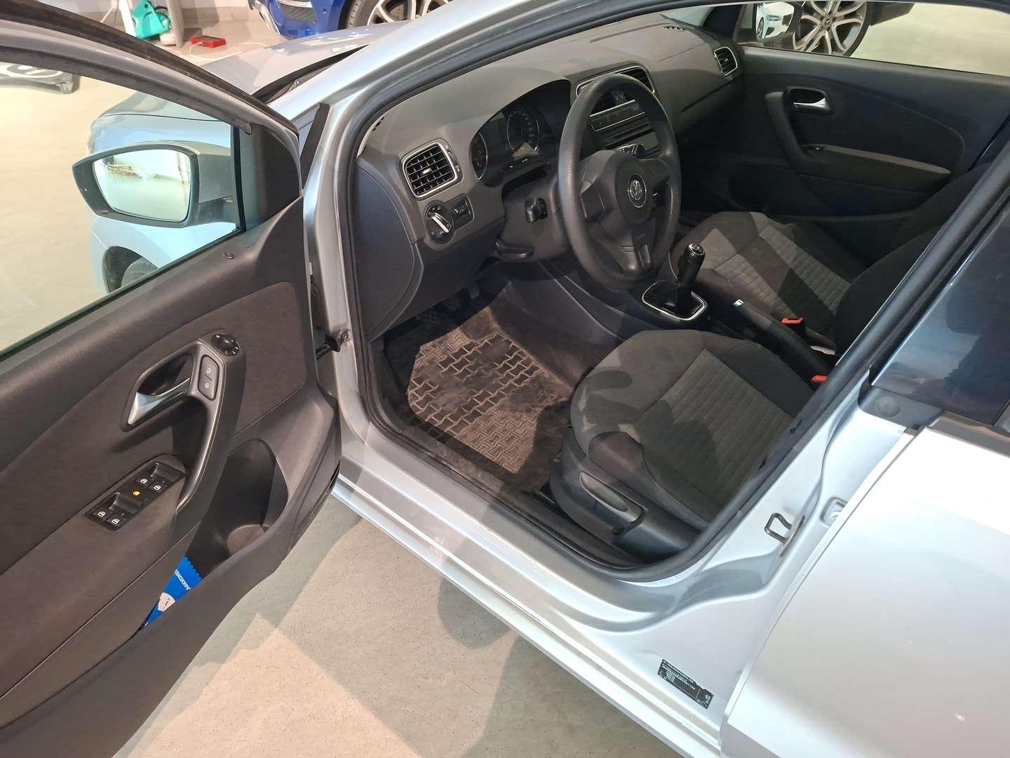 VOLKSWAGEN Polo 2011