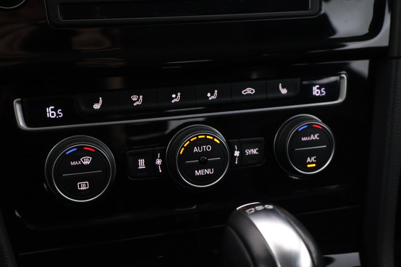 VOLKSWAGEN Golf 2014